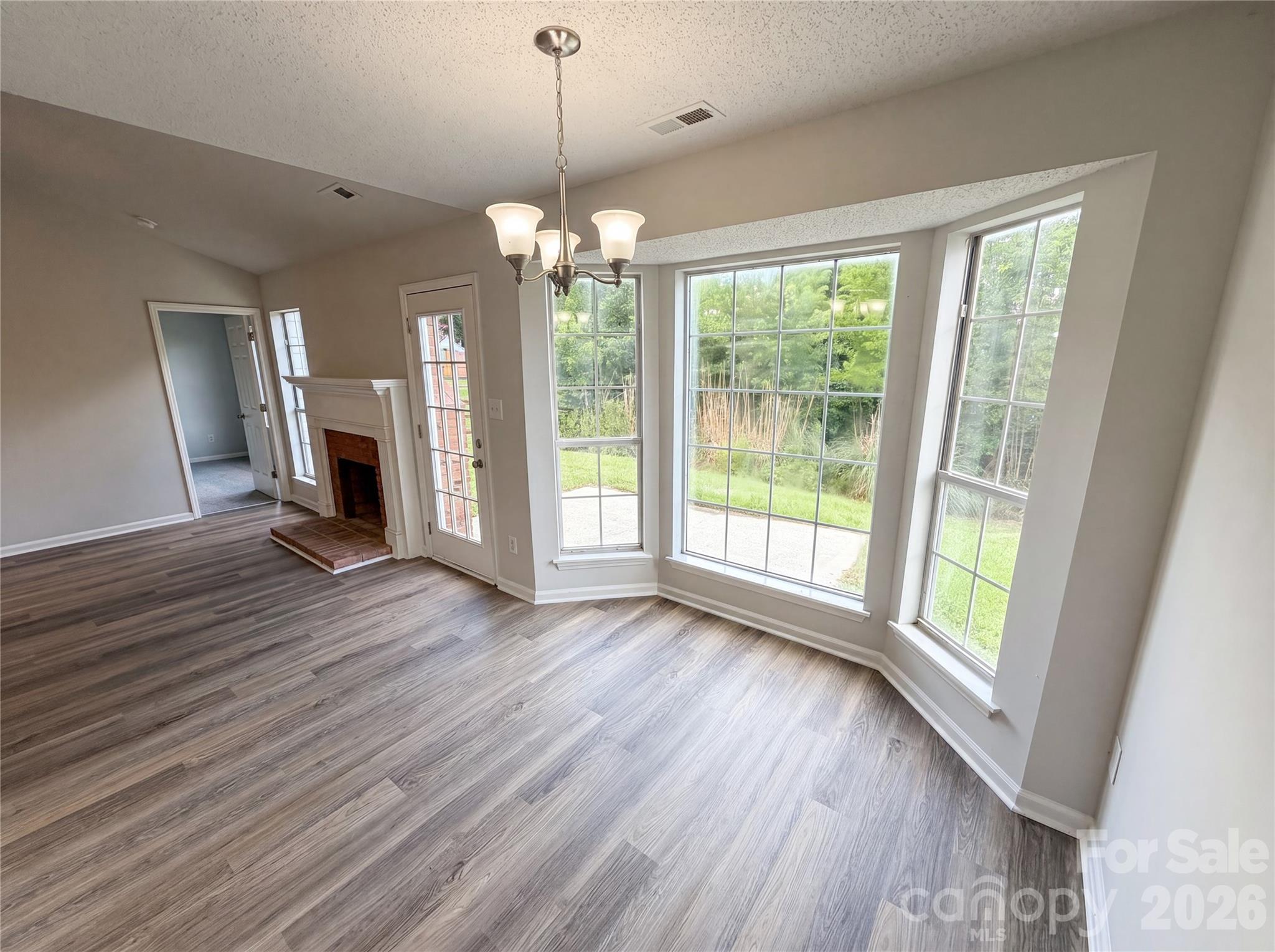1633 Gordon Walters Drive Property Photo 4