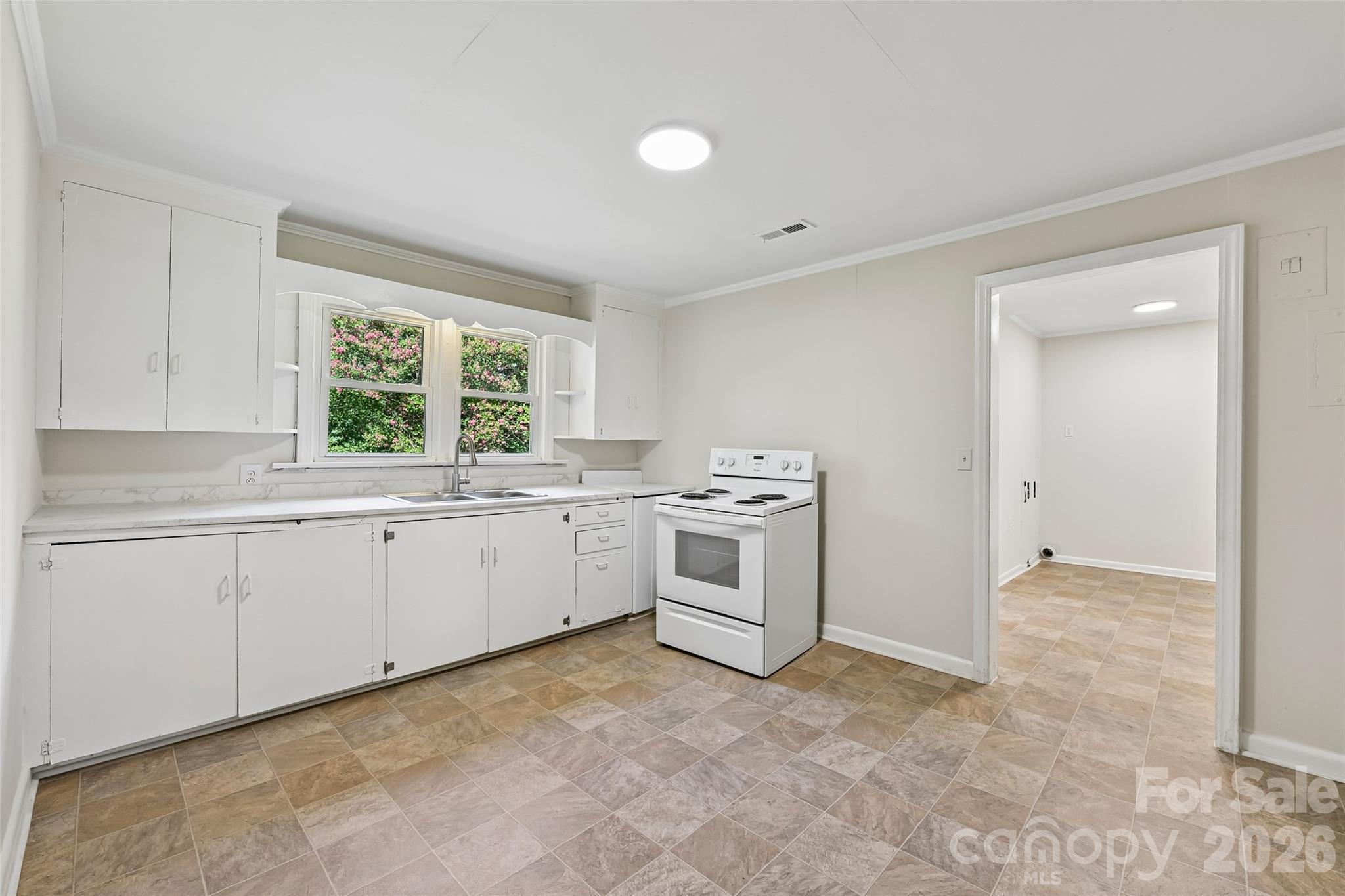 1001 Allison Drive Property Photo 11