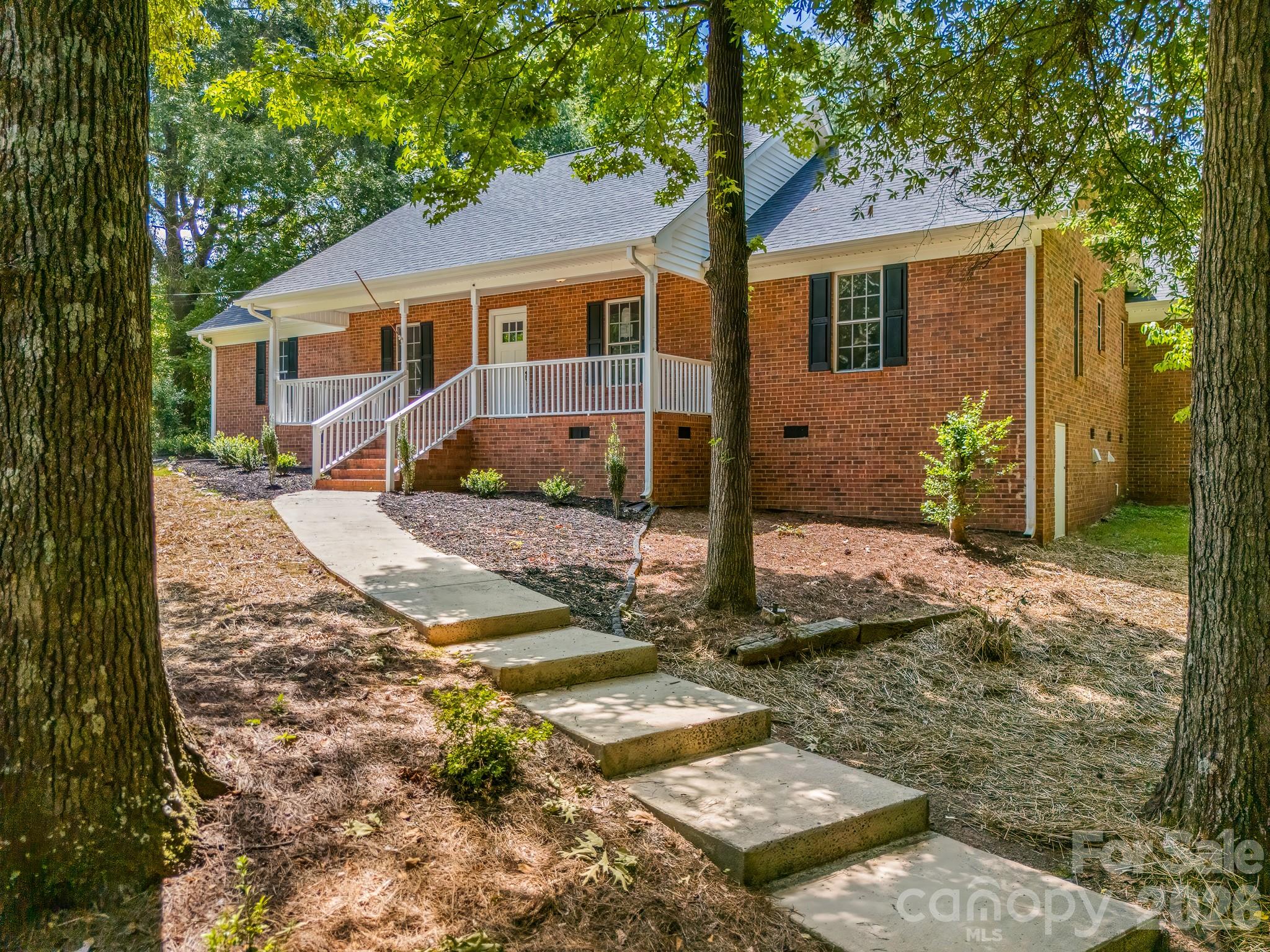 663 Lakeside Drive Property Photo 2