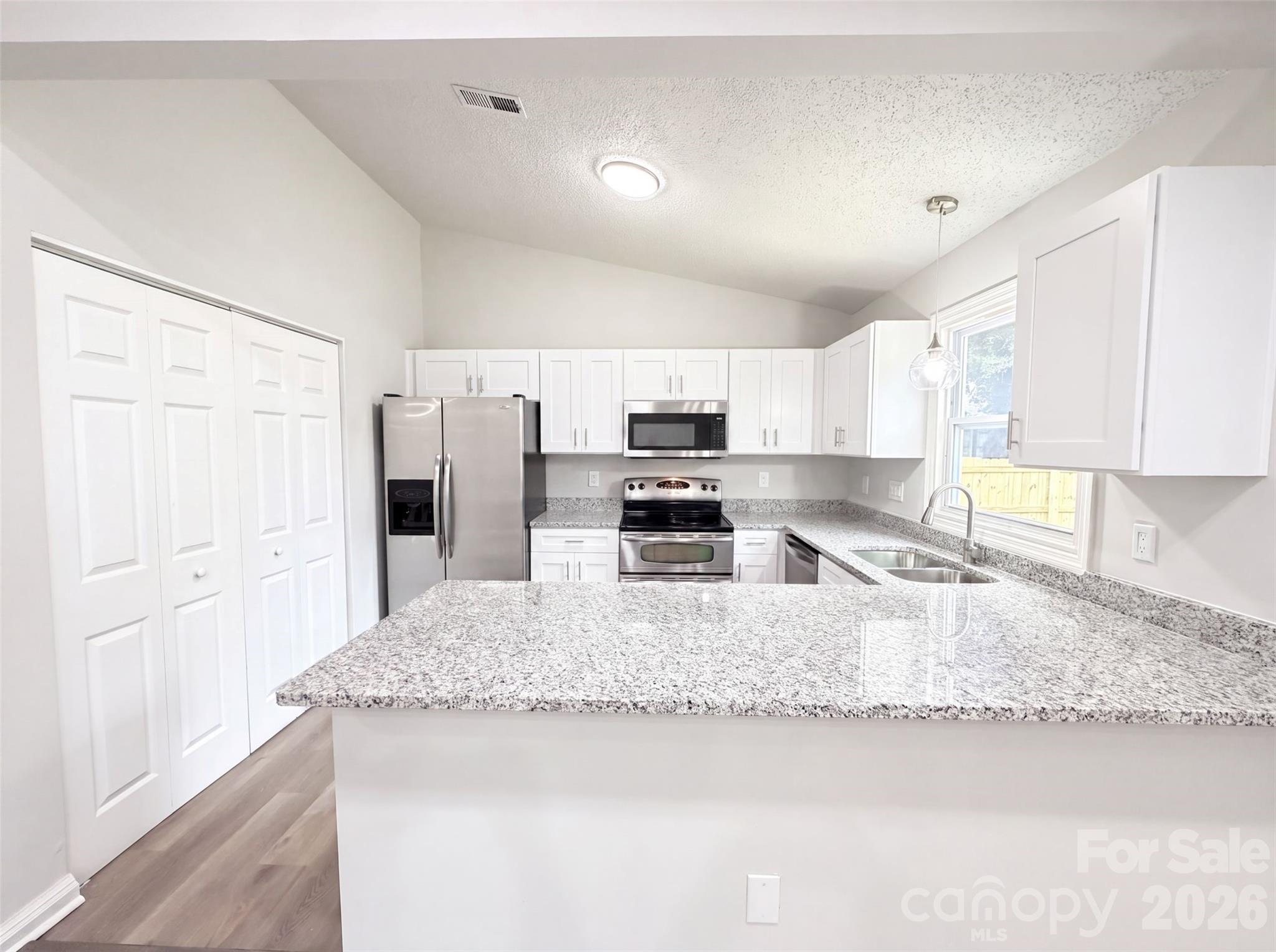 8822 Hunter Green Lane Property Photo 2