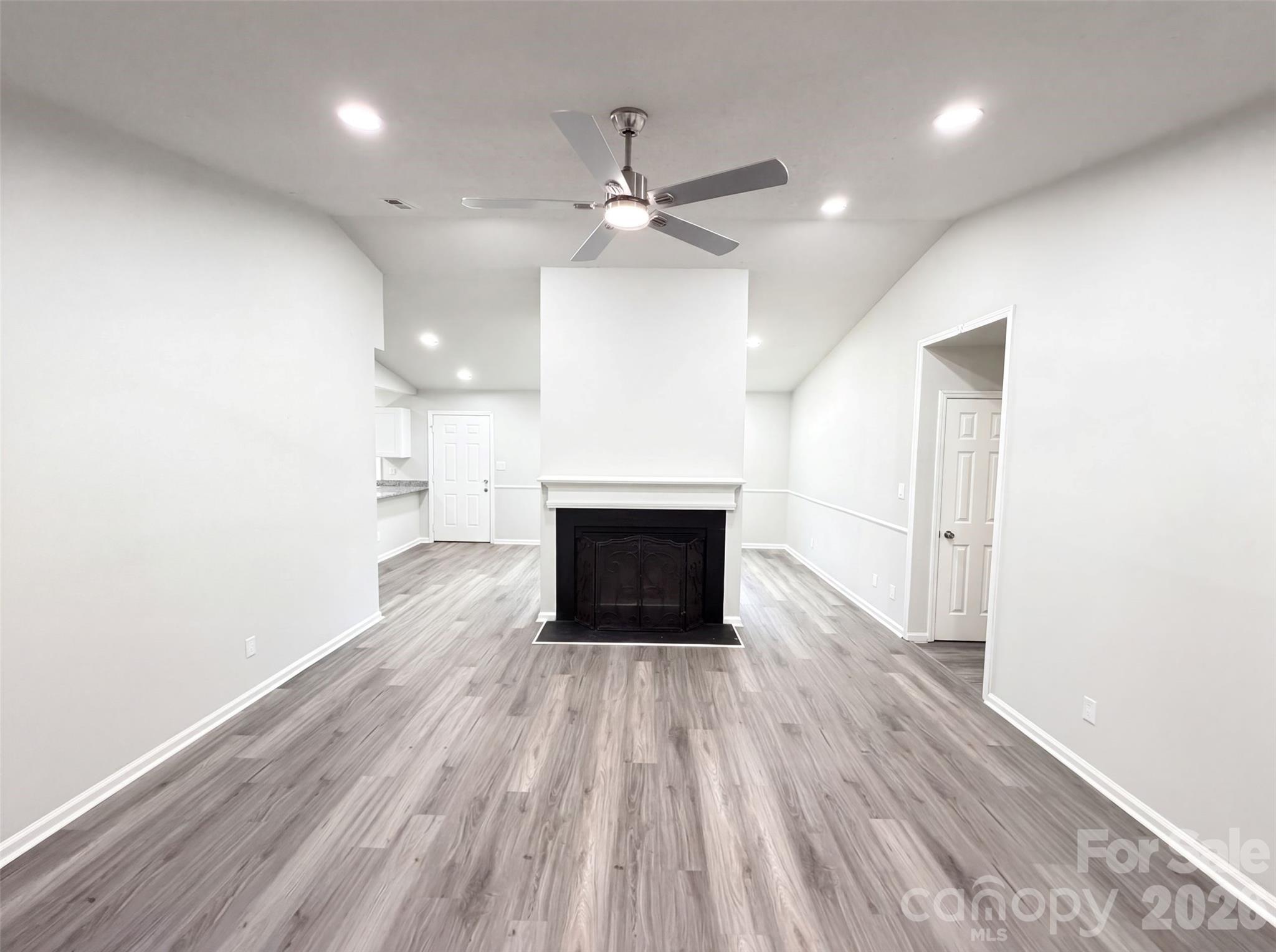 8822 Hunter Green Lane Property Photo 3