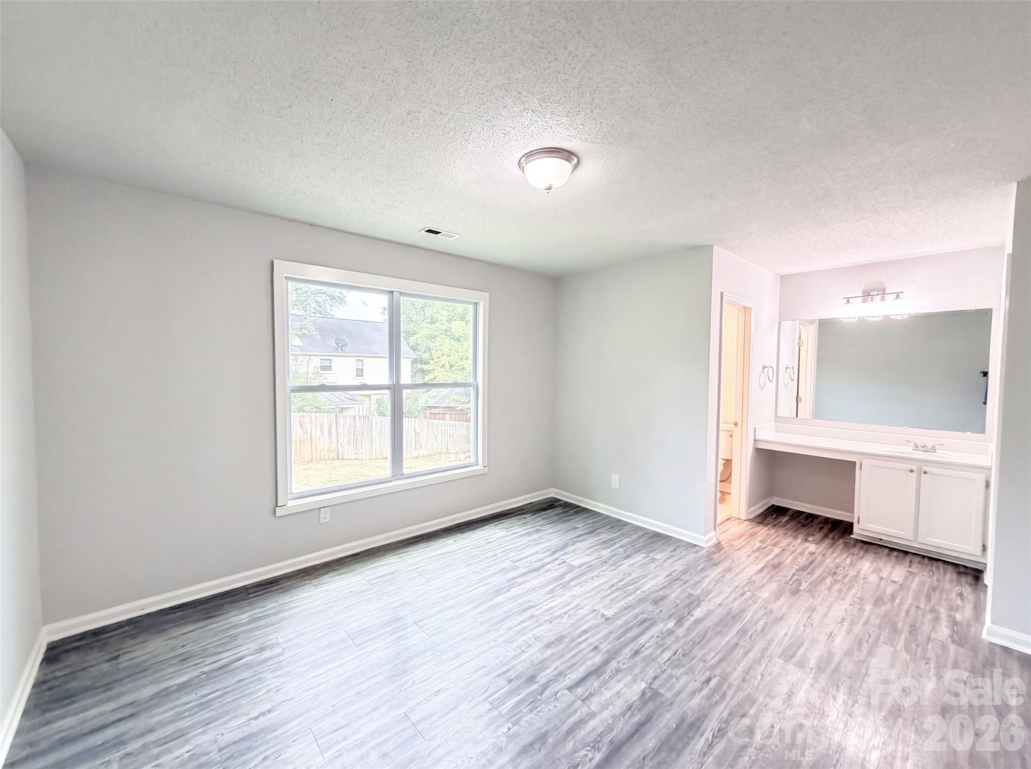8822 Hunter Green Lane Property Photo 4