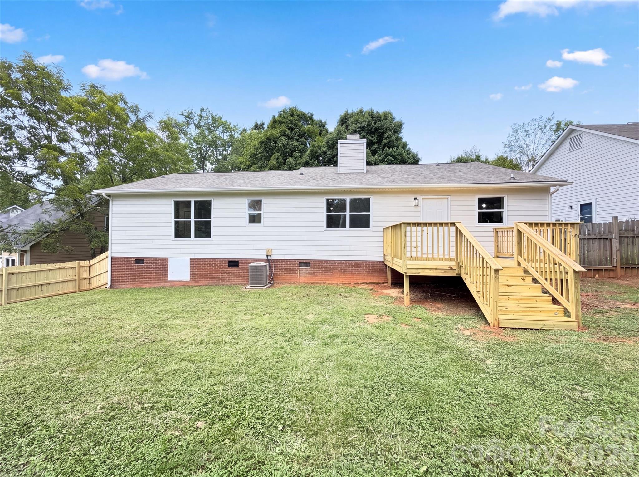 8822 Hunter Green Lane Property Photo 5