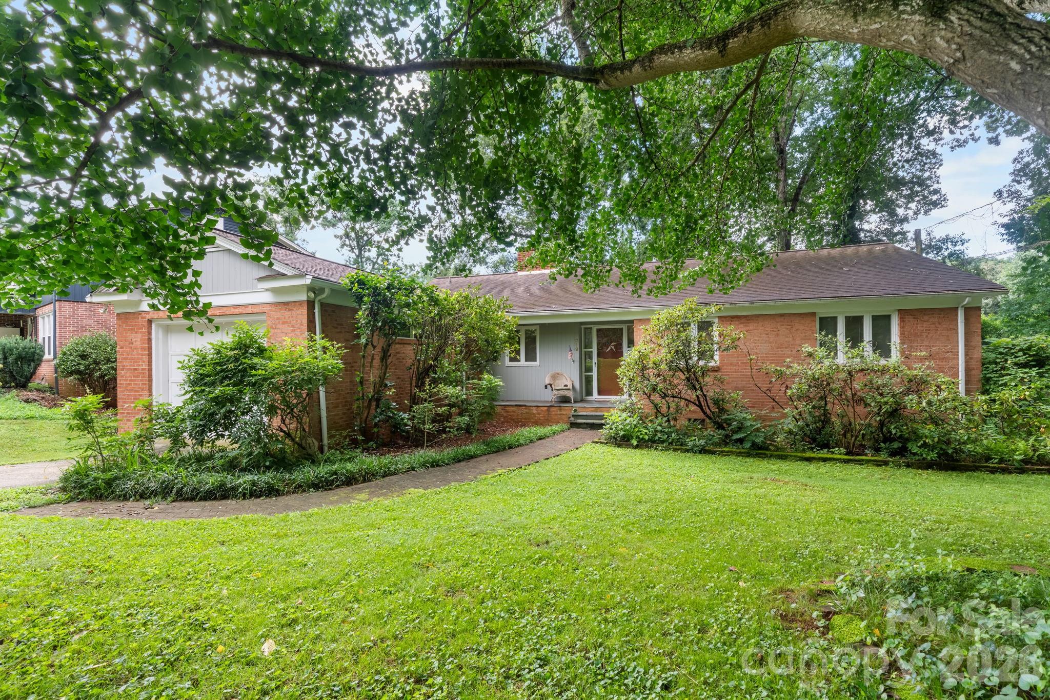 219 West Park Drive Property Photo 1