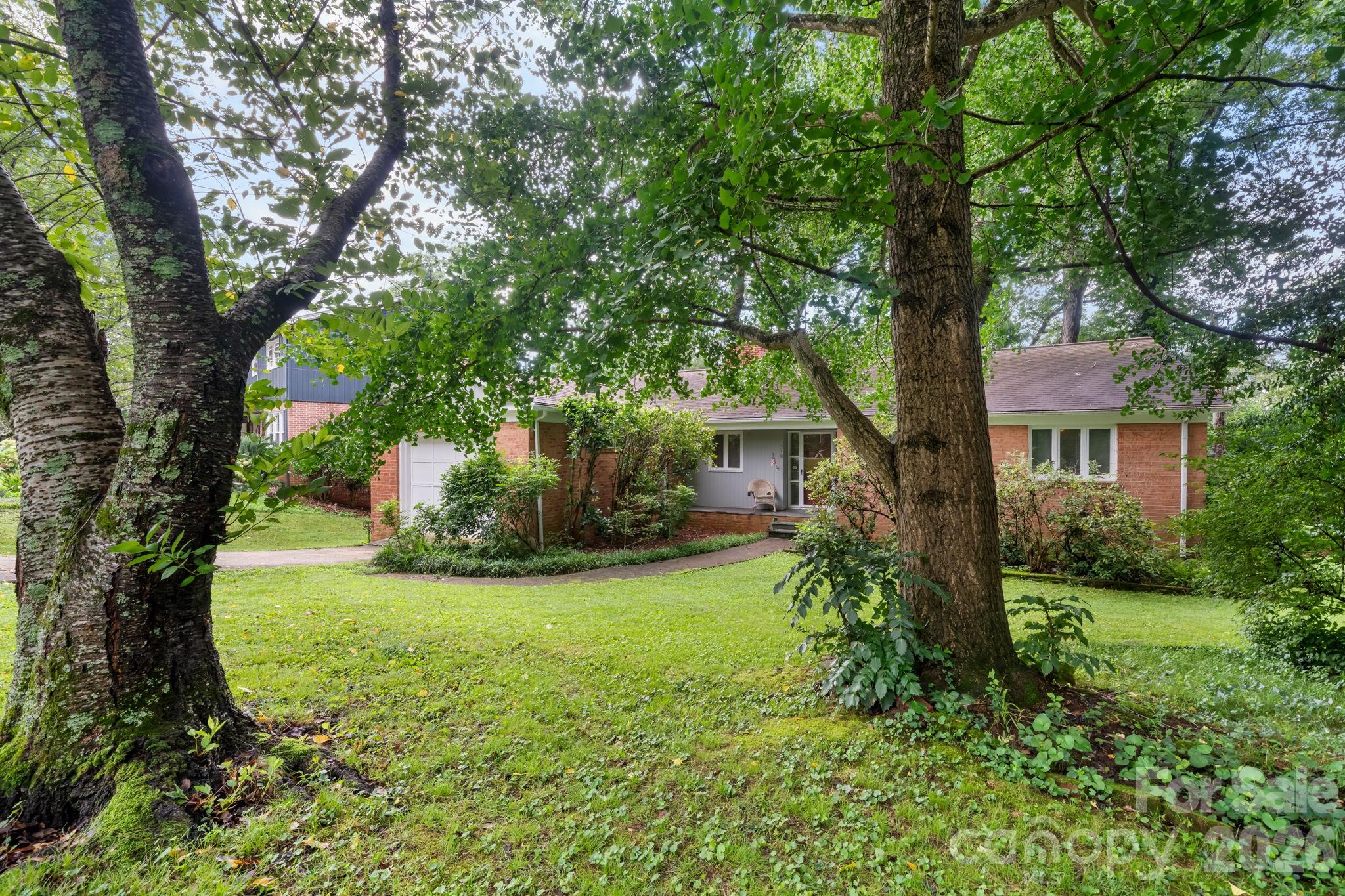 219 West Park Drive Property Photo 2