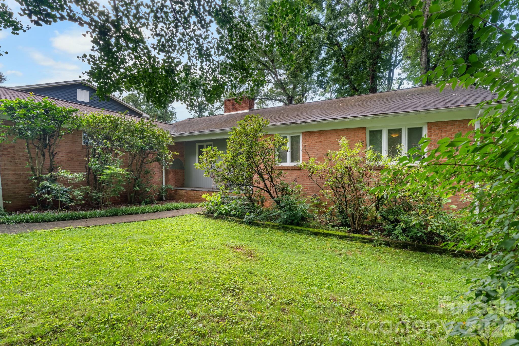 219 West Park Drive Property Photo 3