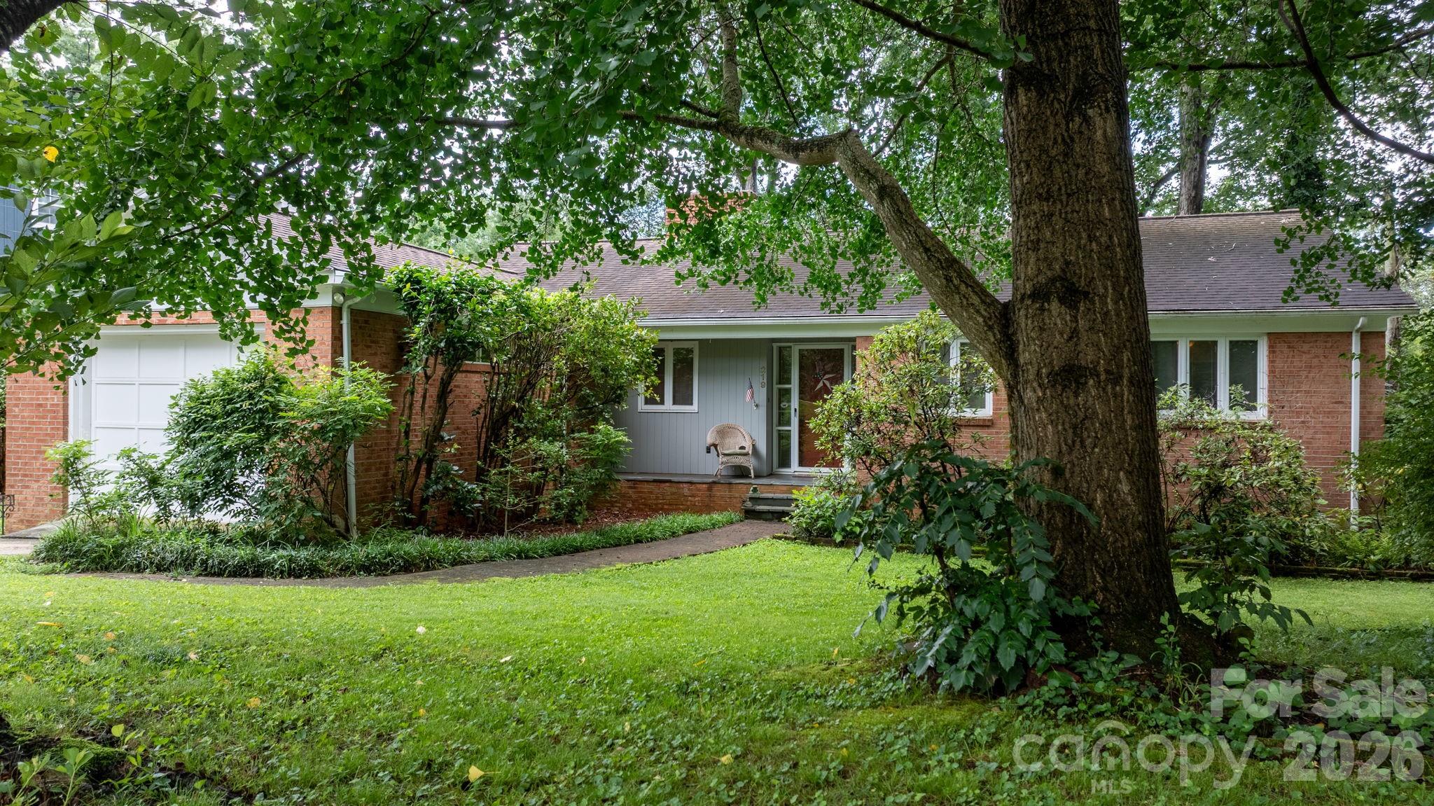 219 West Park Drive Property Photo 4