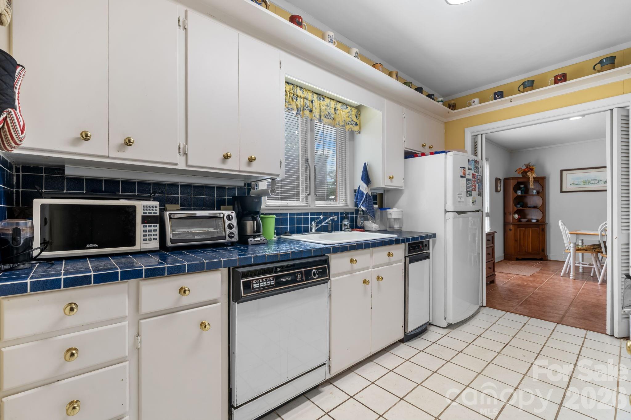 219 West Park Drive Property Photo 13