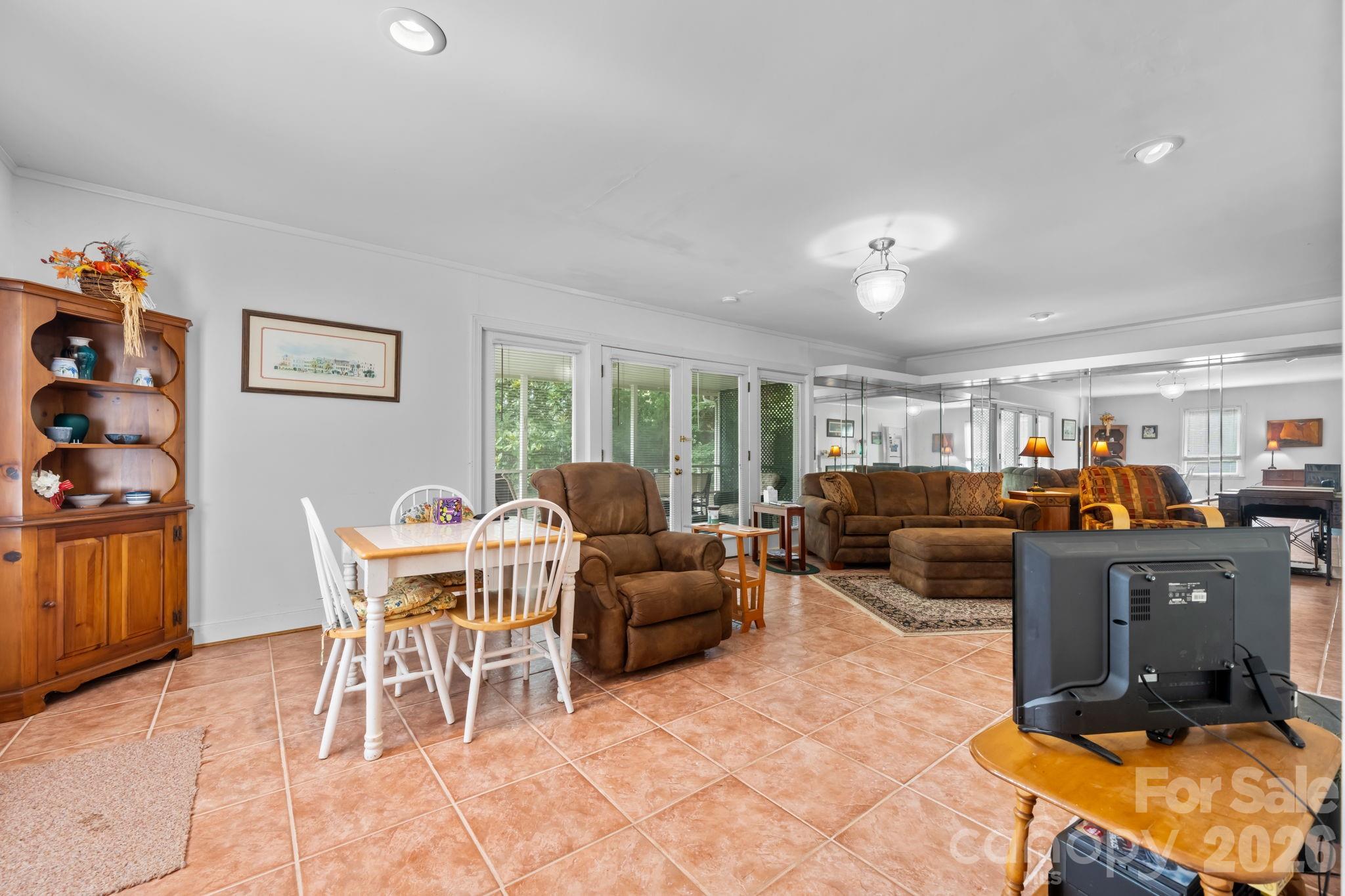 219 West Park Drive Property Photo 17