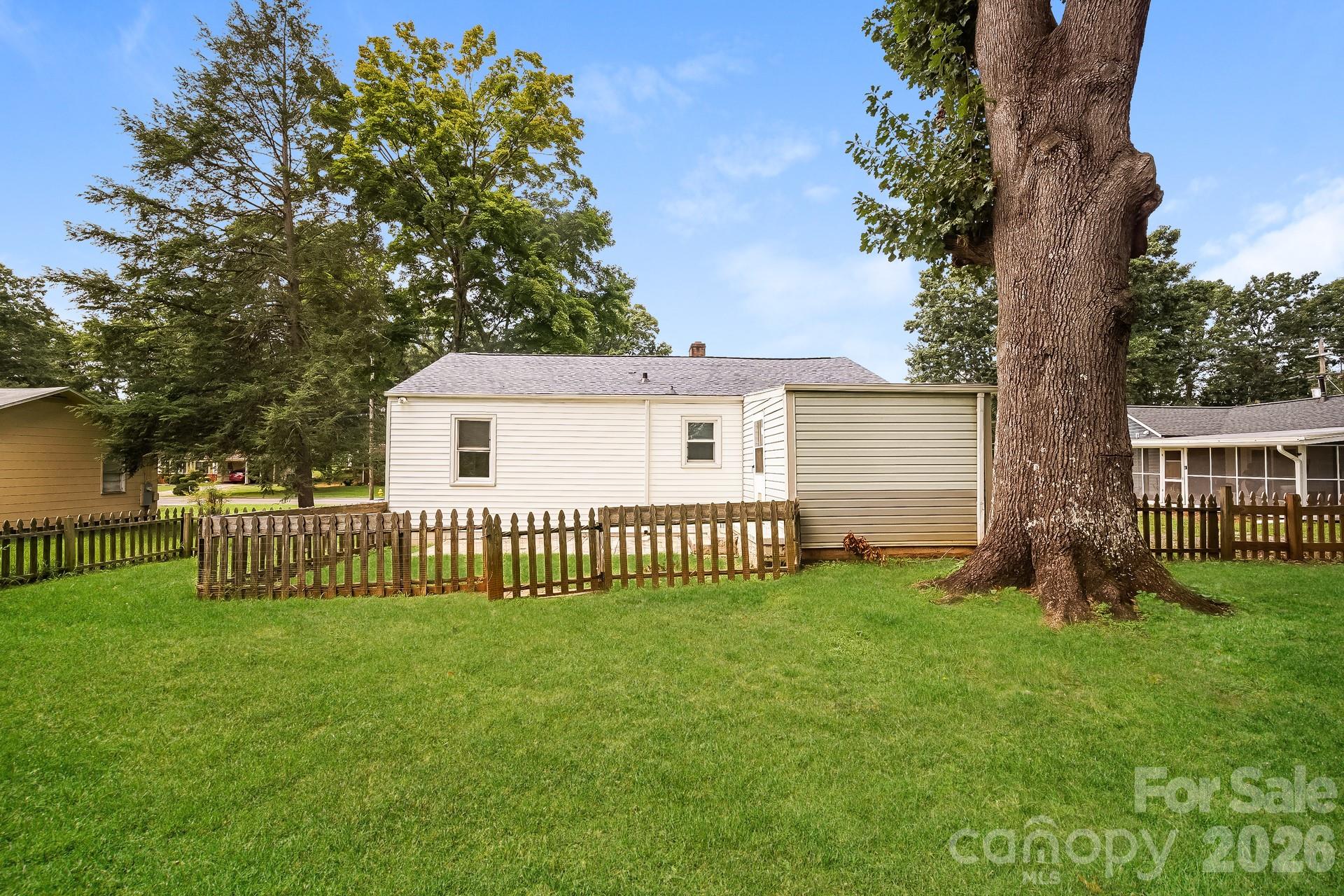 309 Eastside Drive Property Photo 10