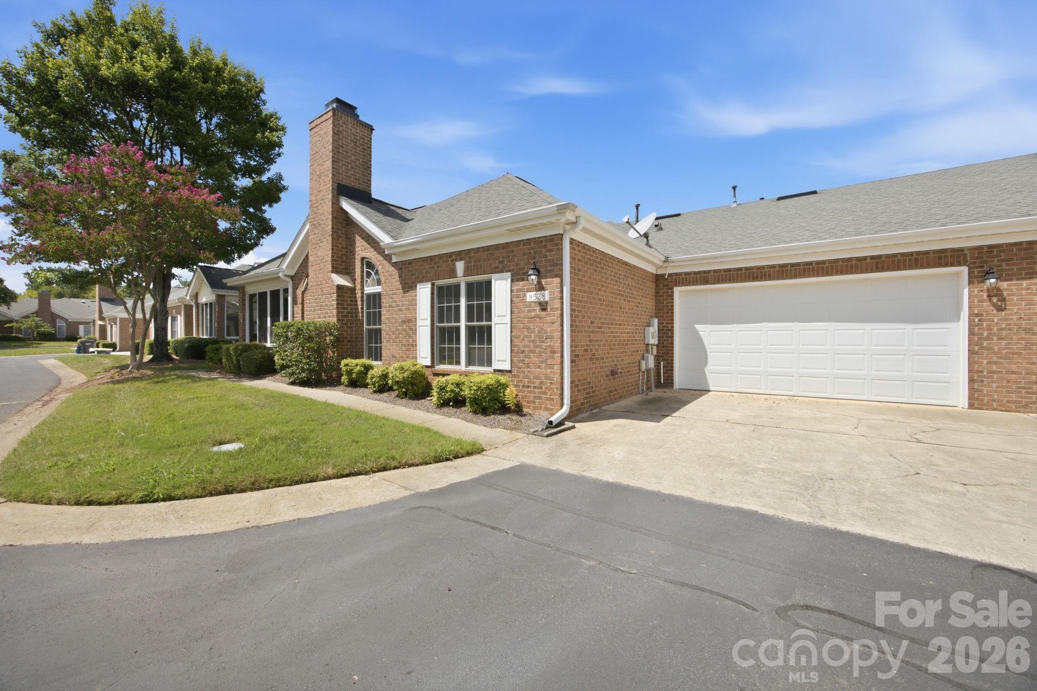 8528 Highland Glen Drive Property Photo 3