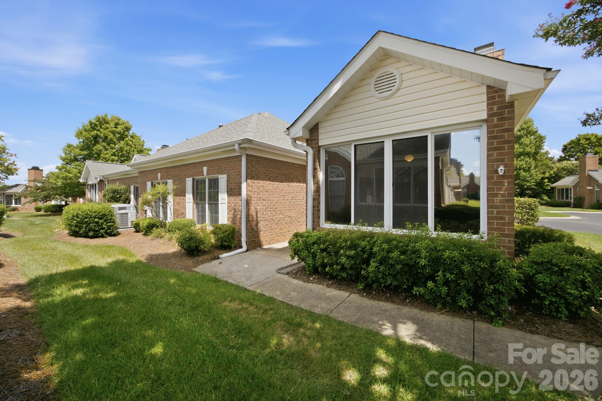 8528 Highland Glen Drive Property Photo 5