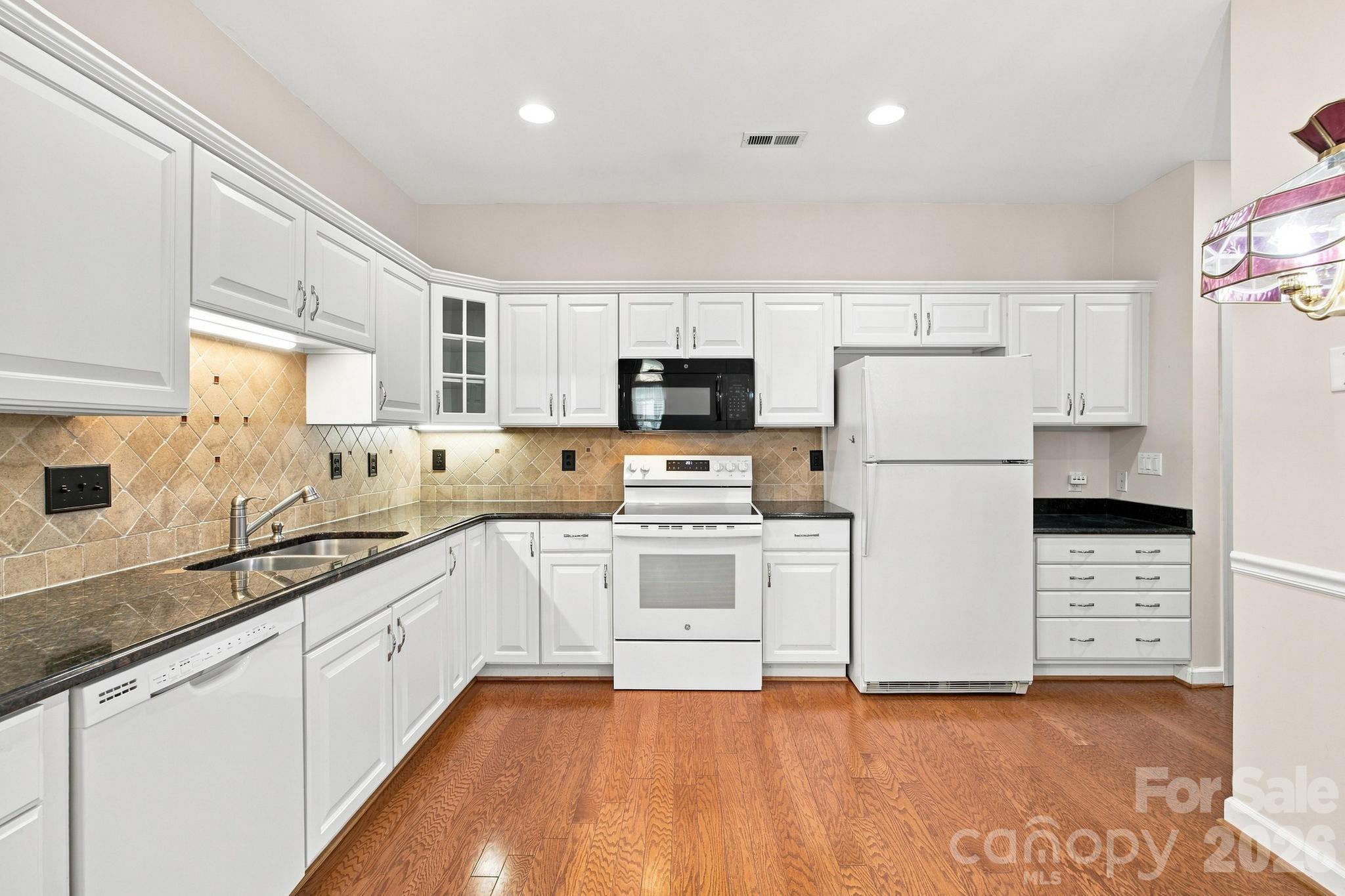 8528 Highland Glen Drive Property Photo 17