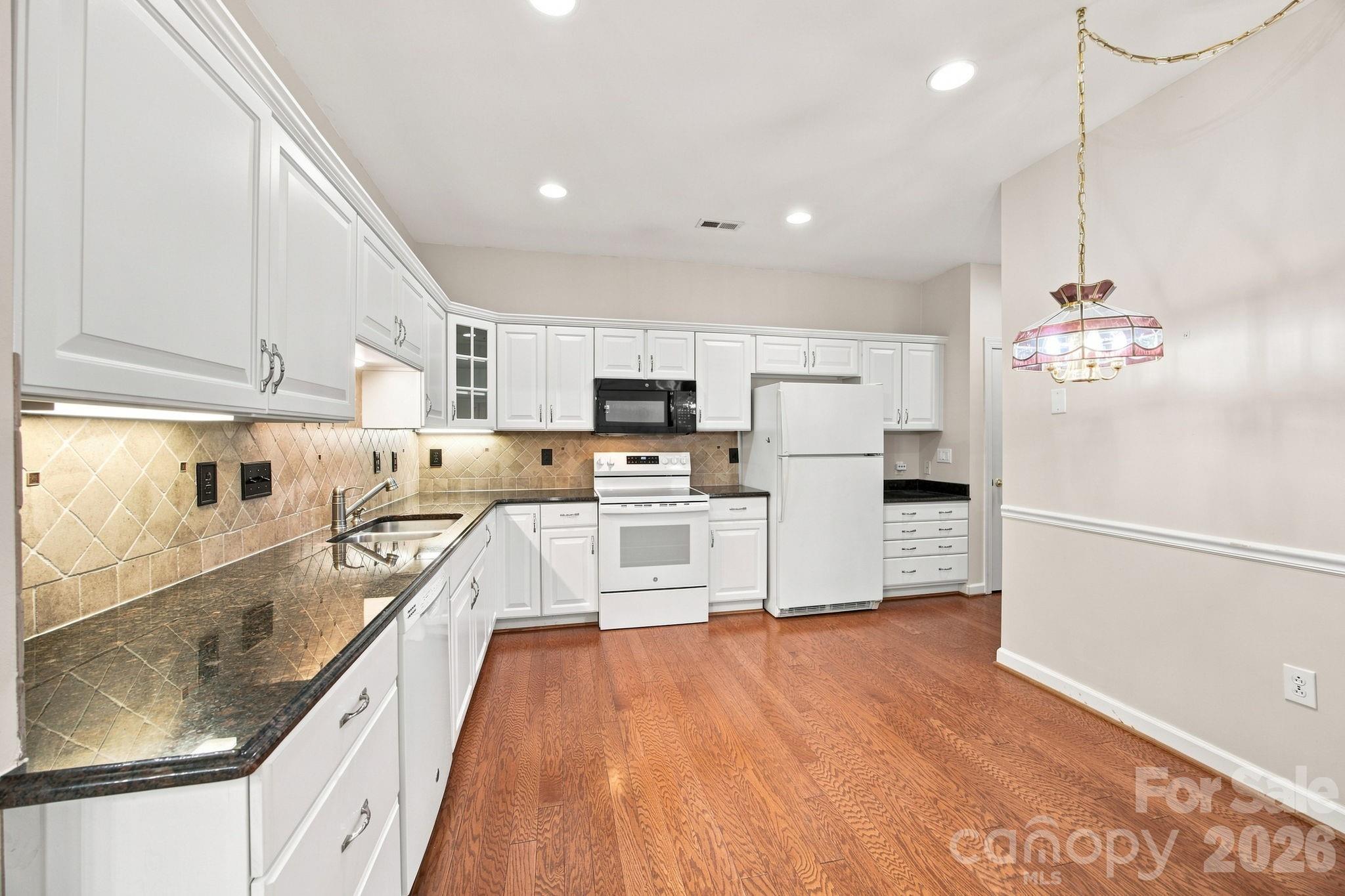 8528 Highland Glen Drive Property Photo 18