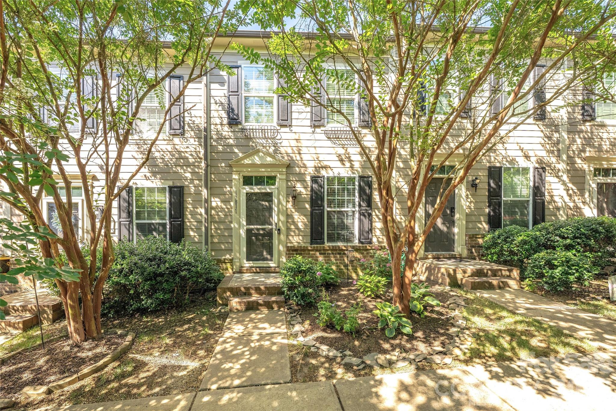 13811 Hill Street Property Photo 1