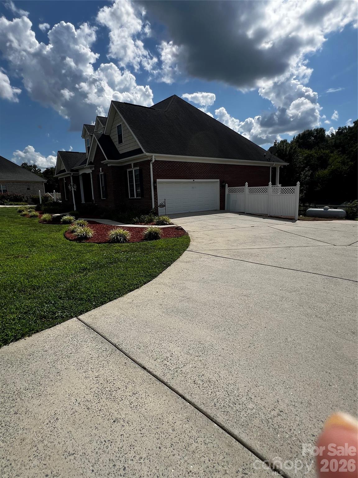 4209 Cheshire Glen Drive Property Photo 2