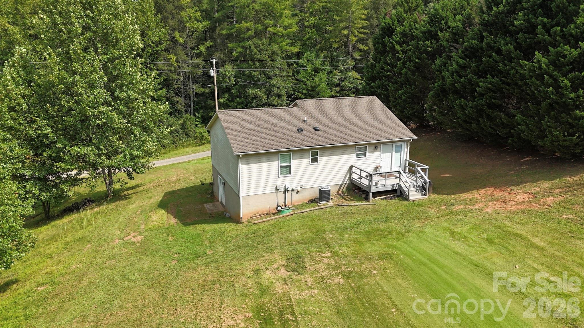 2827 Hollybrook Lane Property Photo 3