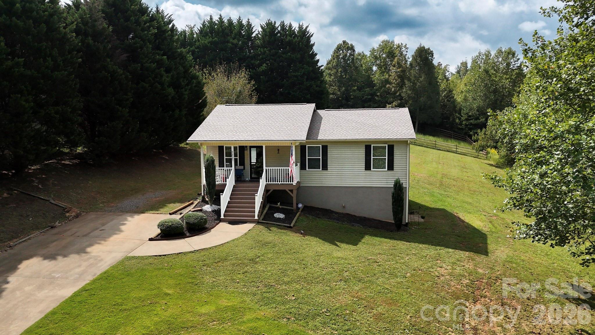 2827 Hollybrook Lane Property Photo 5