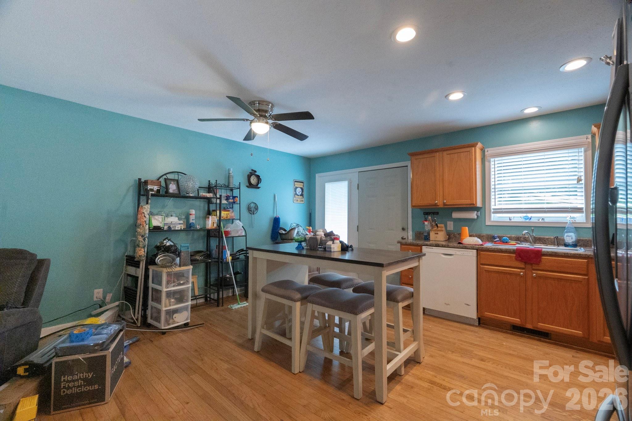 2827 Hollybrook Lane Property Photo 9