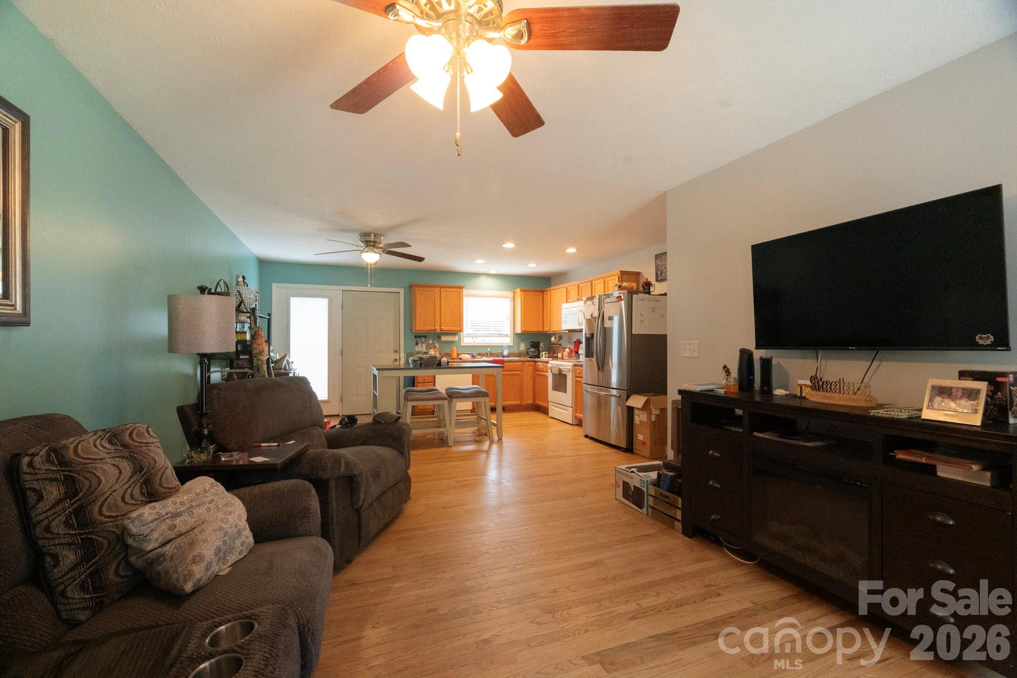 2827 Hollybrook Lane Property Photo 10