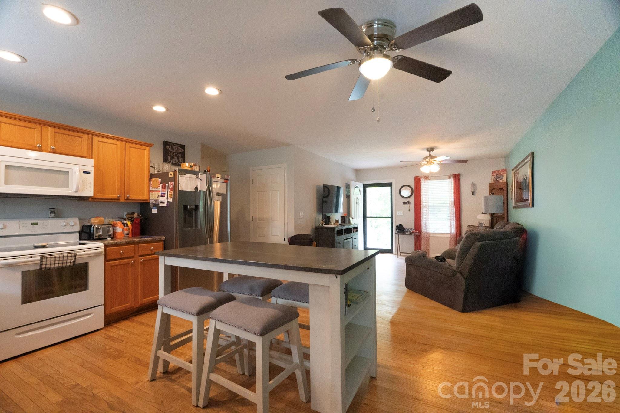 2827 Hollybrook Lane Property Photo 13