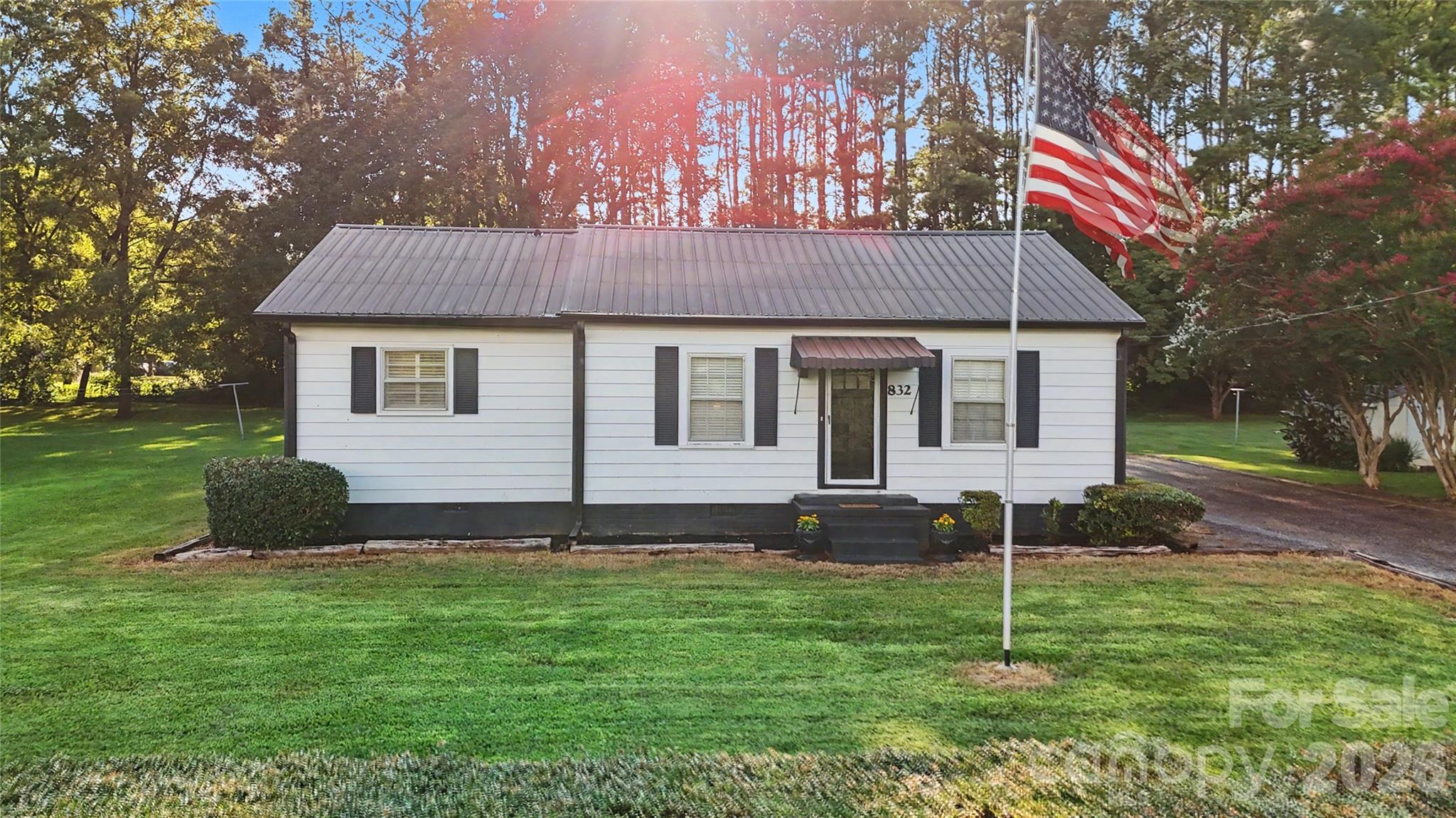 832 Baker Street Property Photo 1