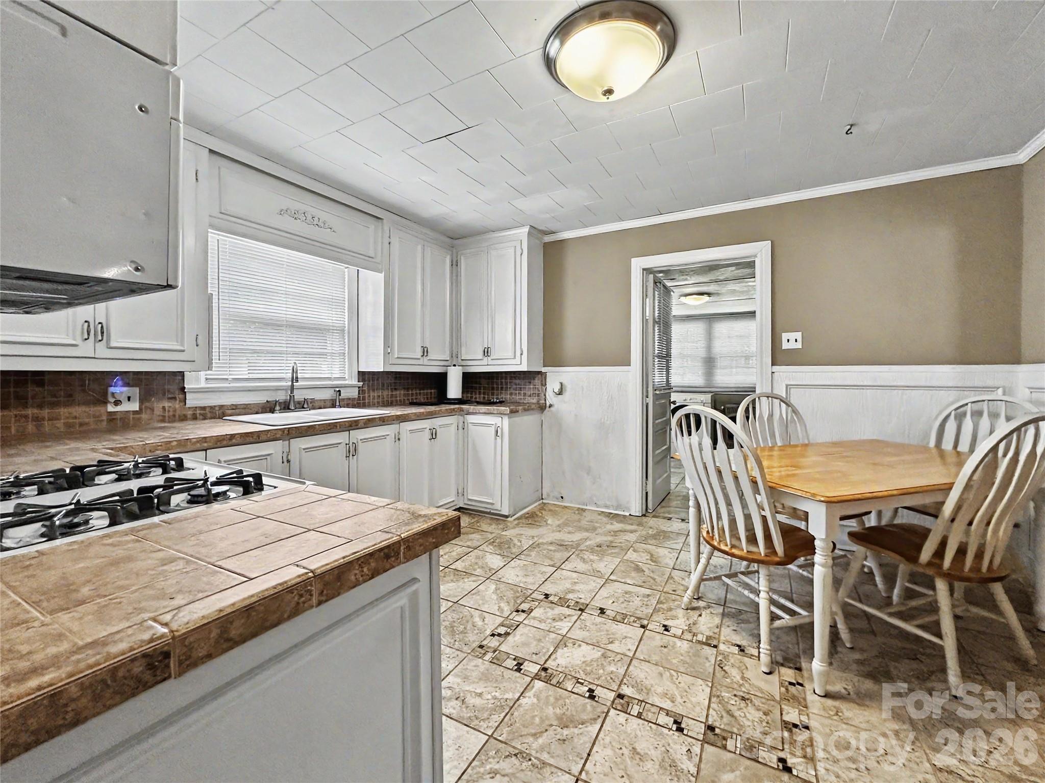 832 Baker Street Property Photo 26