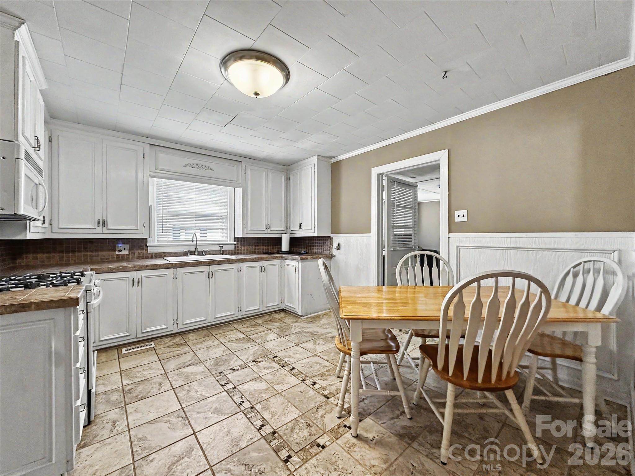832 Baker Street Property Photo 27