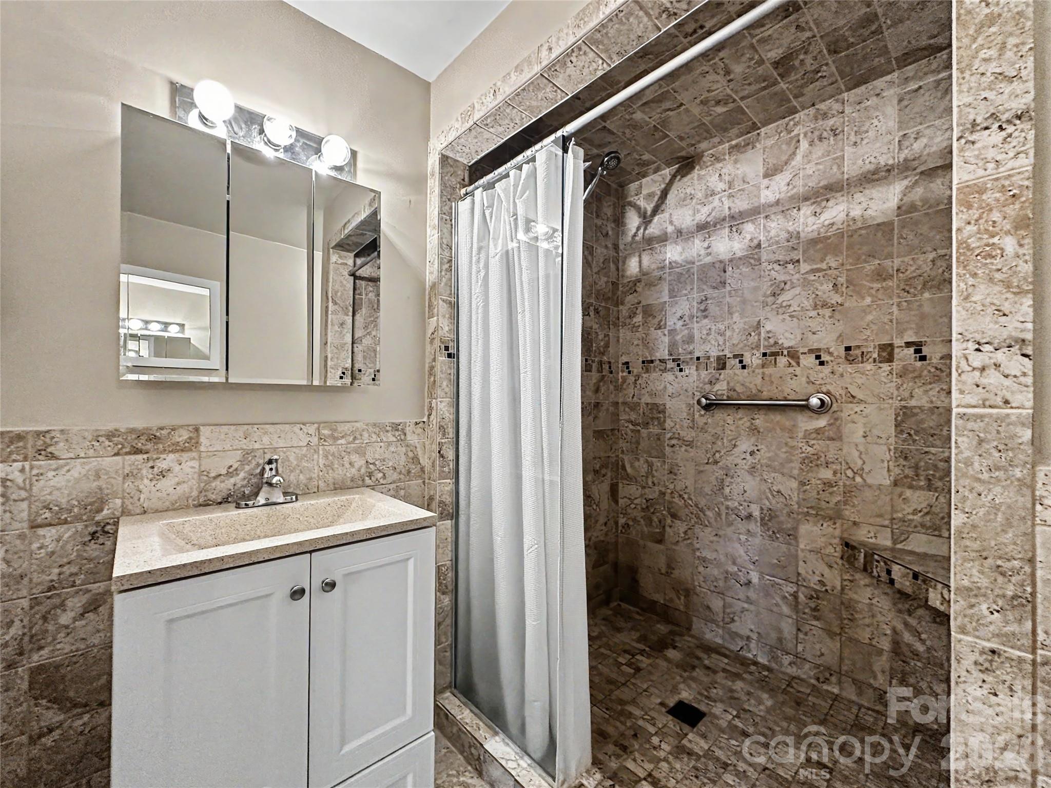 832 Baker Street Property Photo 32
