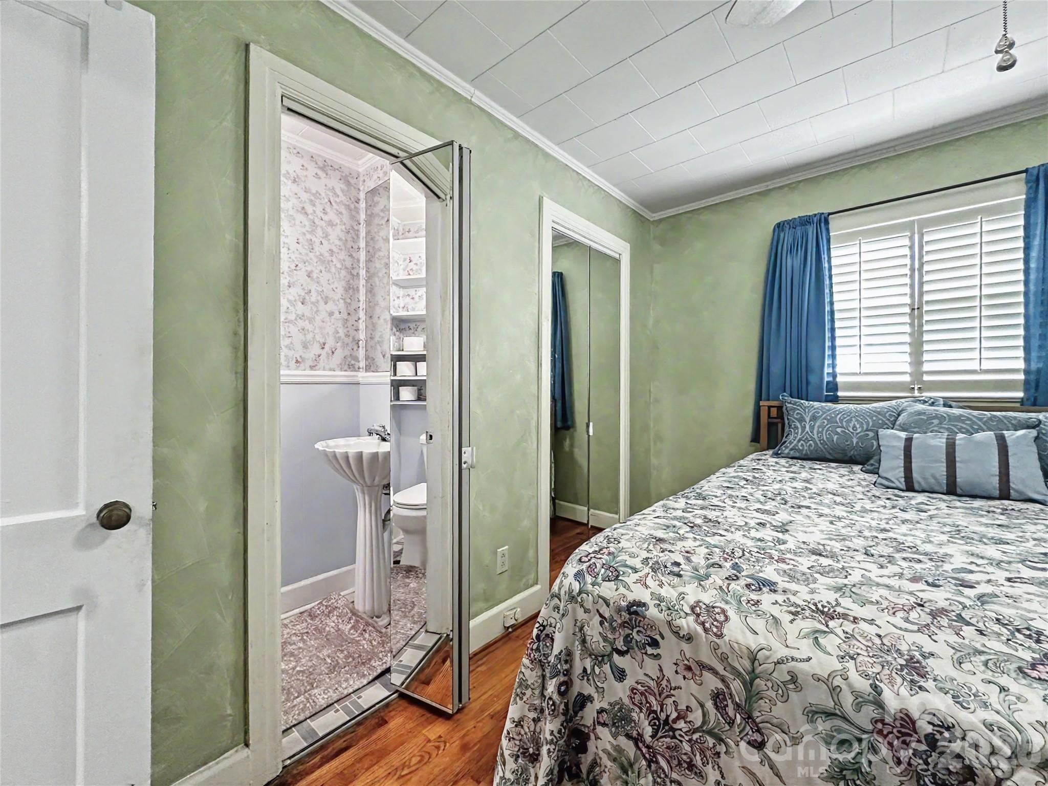 832 Baker Street Property Photo 36
