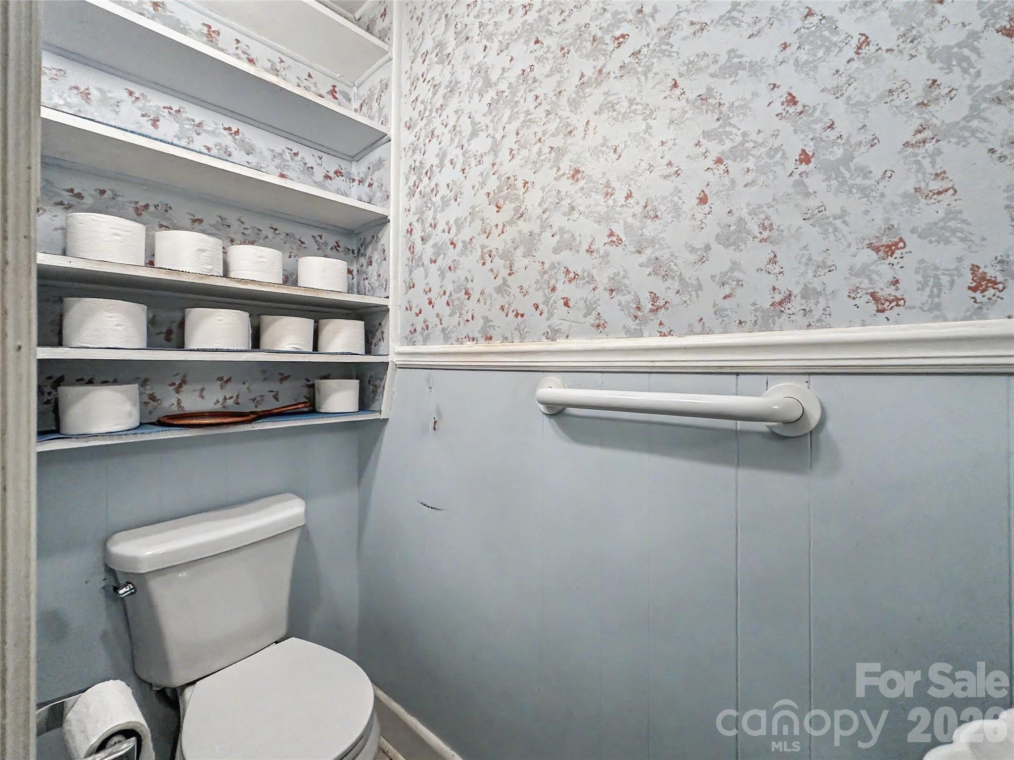 832 Baker Street Property Photo 38