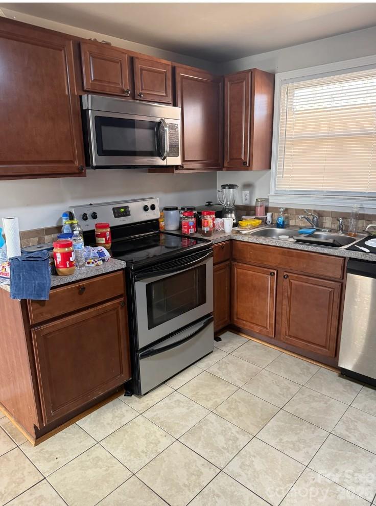 120, 121, 128 Cedar Avenue Property Photo 15