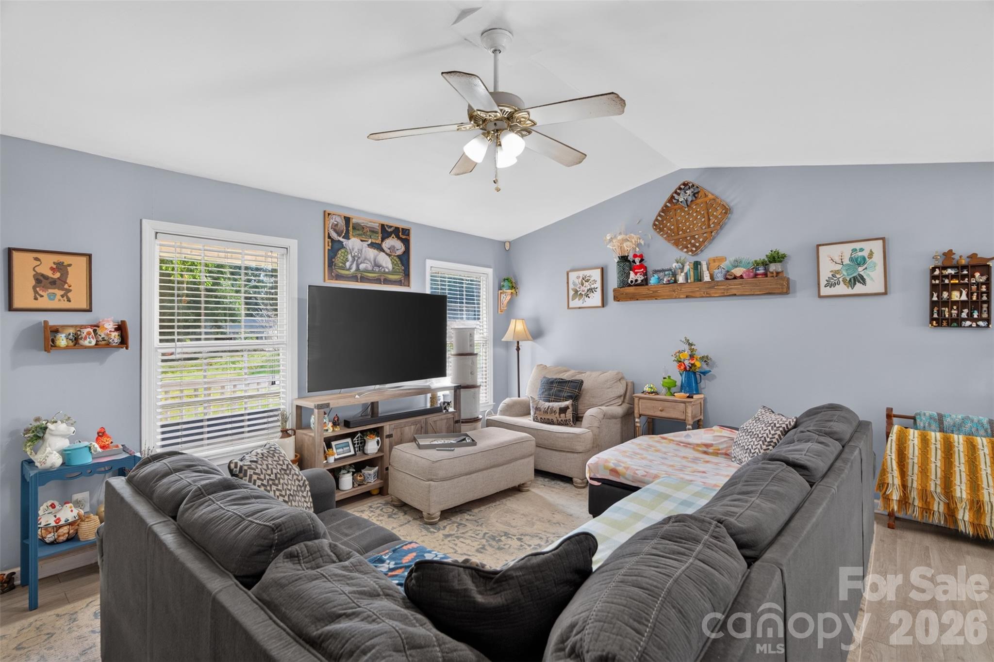 1007 Field Swallow Way Property Photo 2