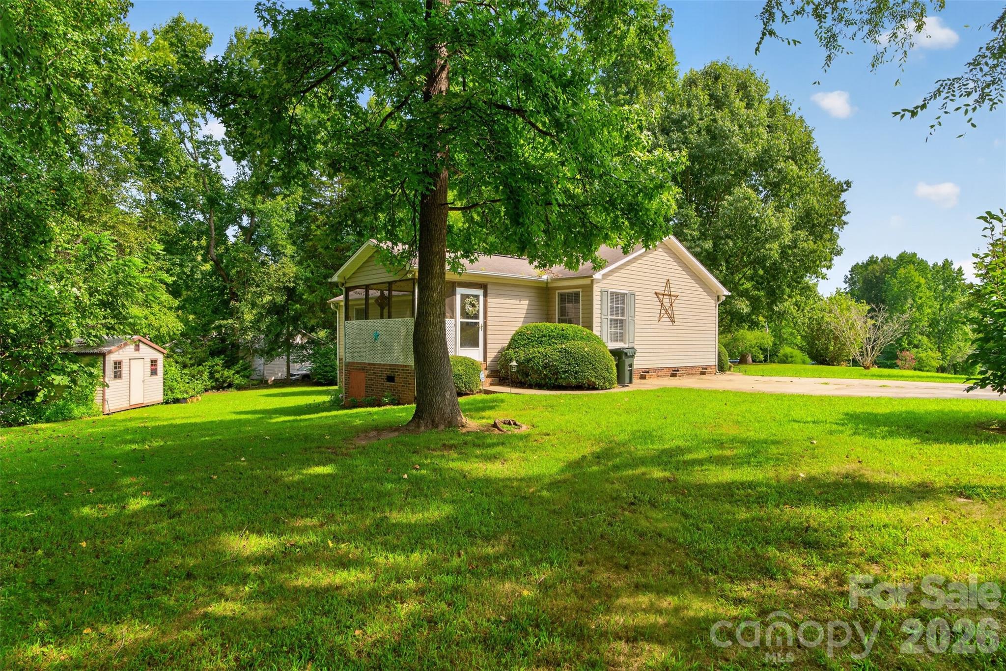 1007 Field Swallow Way Property Photo 8