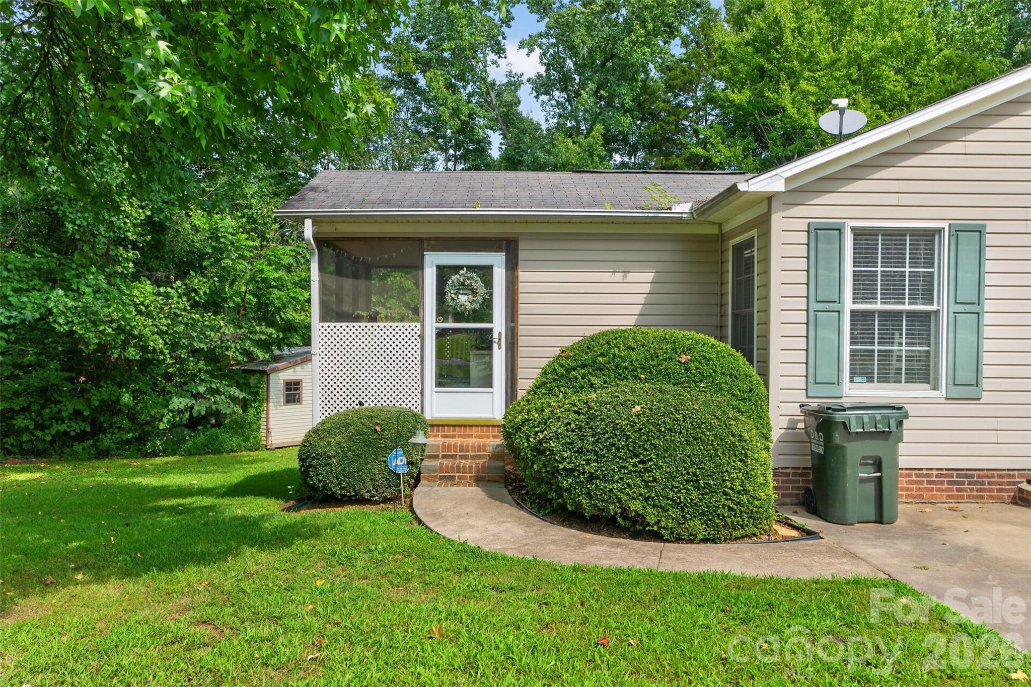 1007 Field Swallow Way Property Photo 9