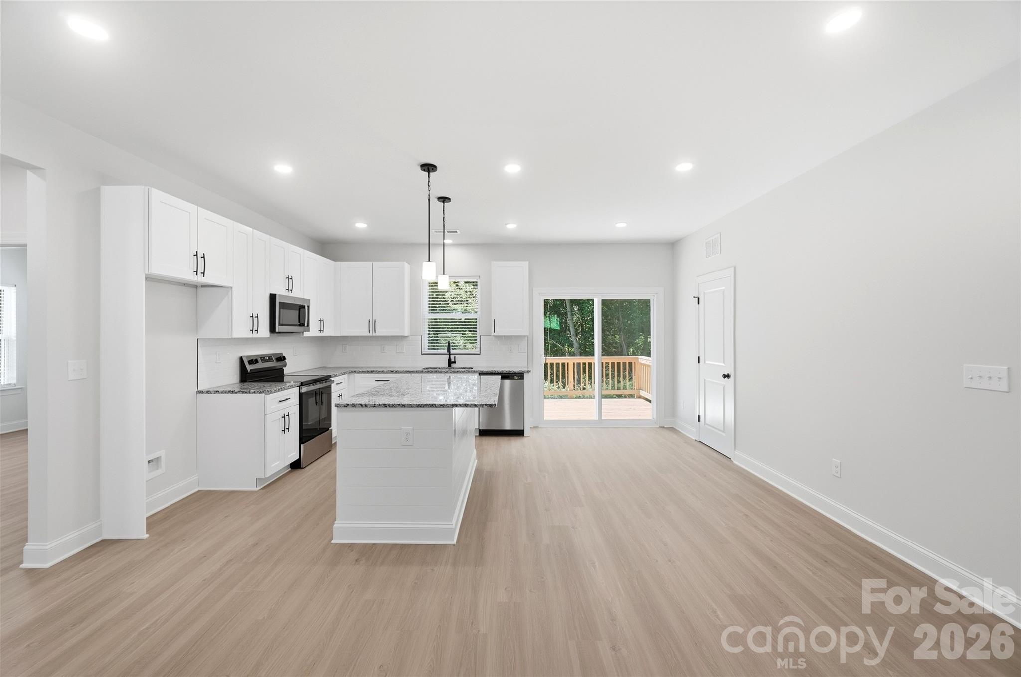 318 Honeywood Lane Property Photo 12