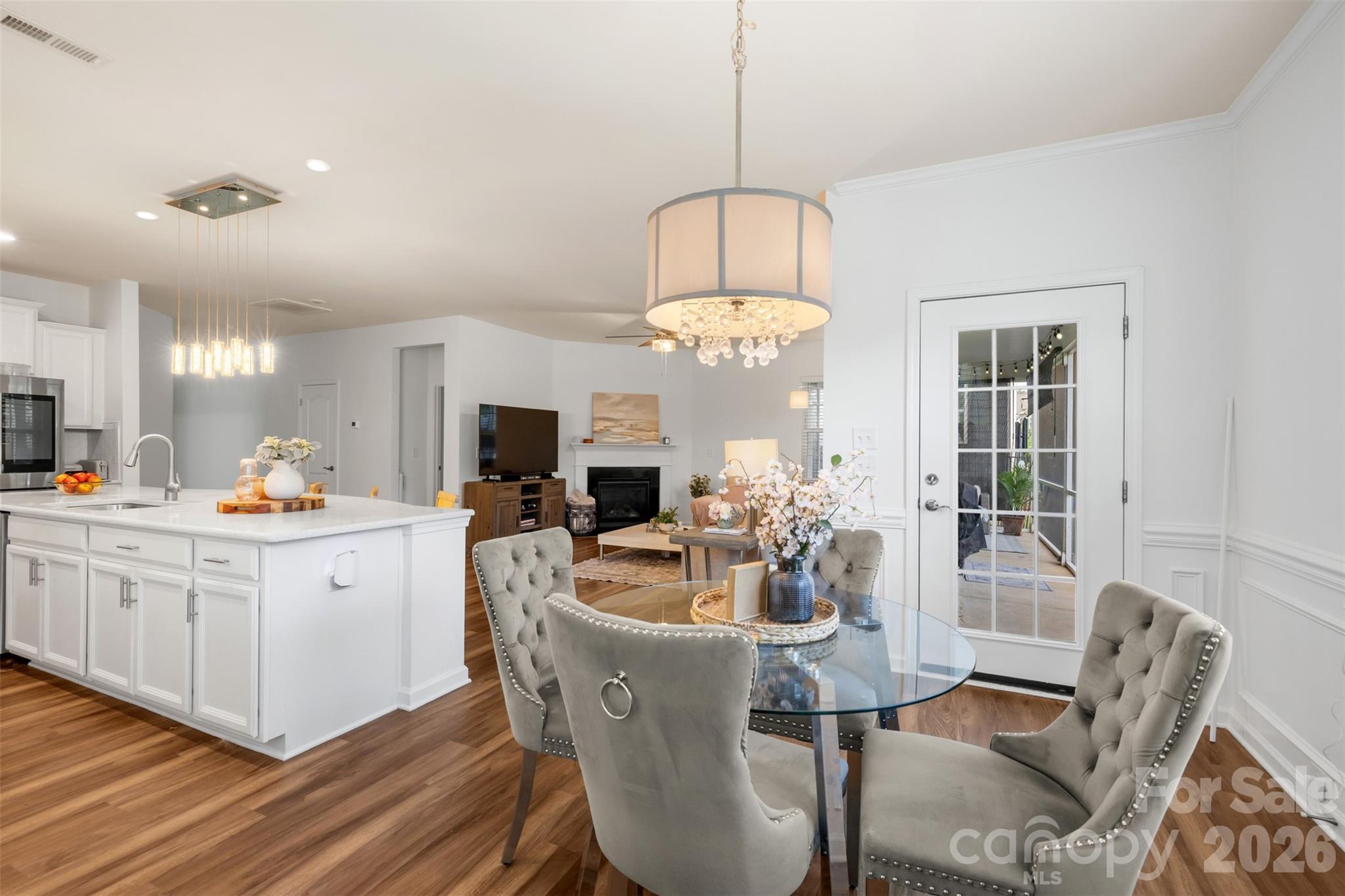 355 Kentmere Lane Property Photo 8