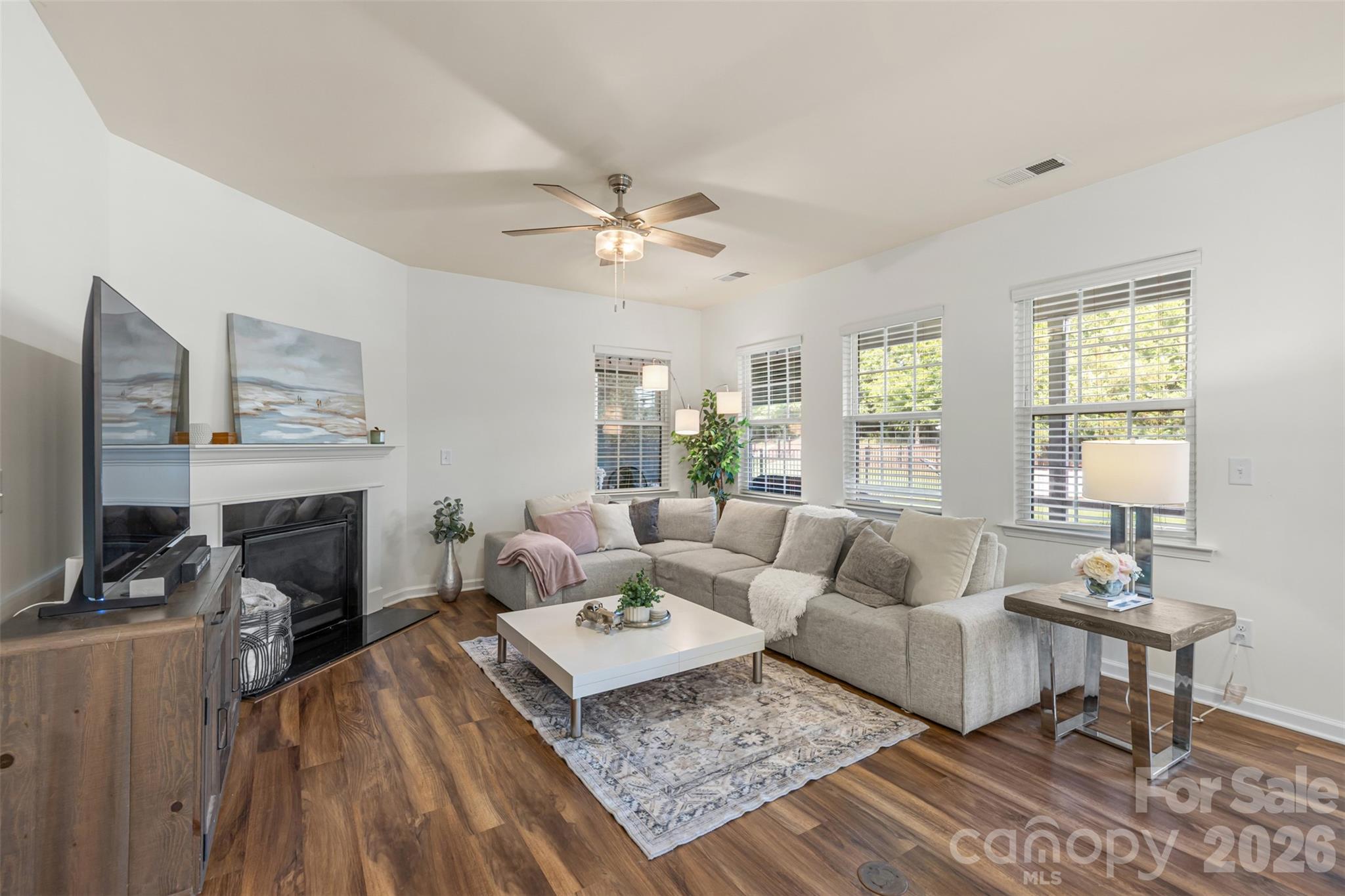 355 Kentmere Lane Property Photo 10