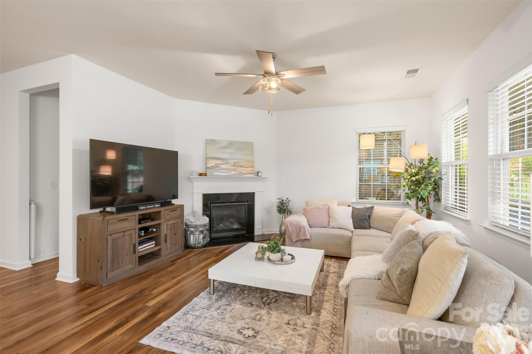 355 Kentmere Lane Property Photo 11