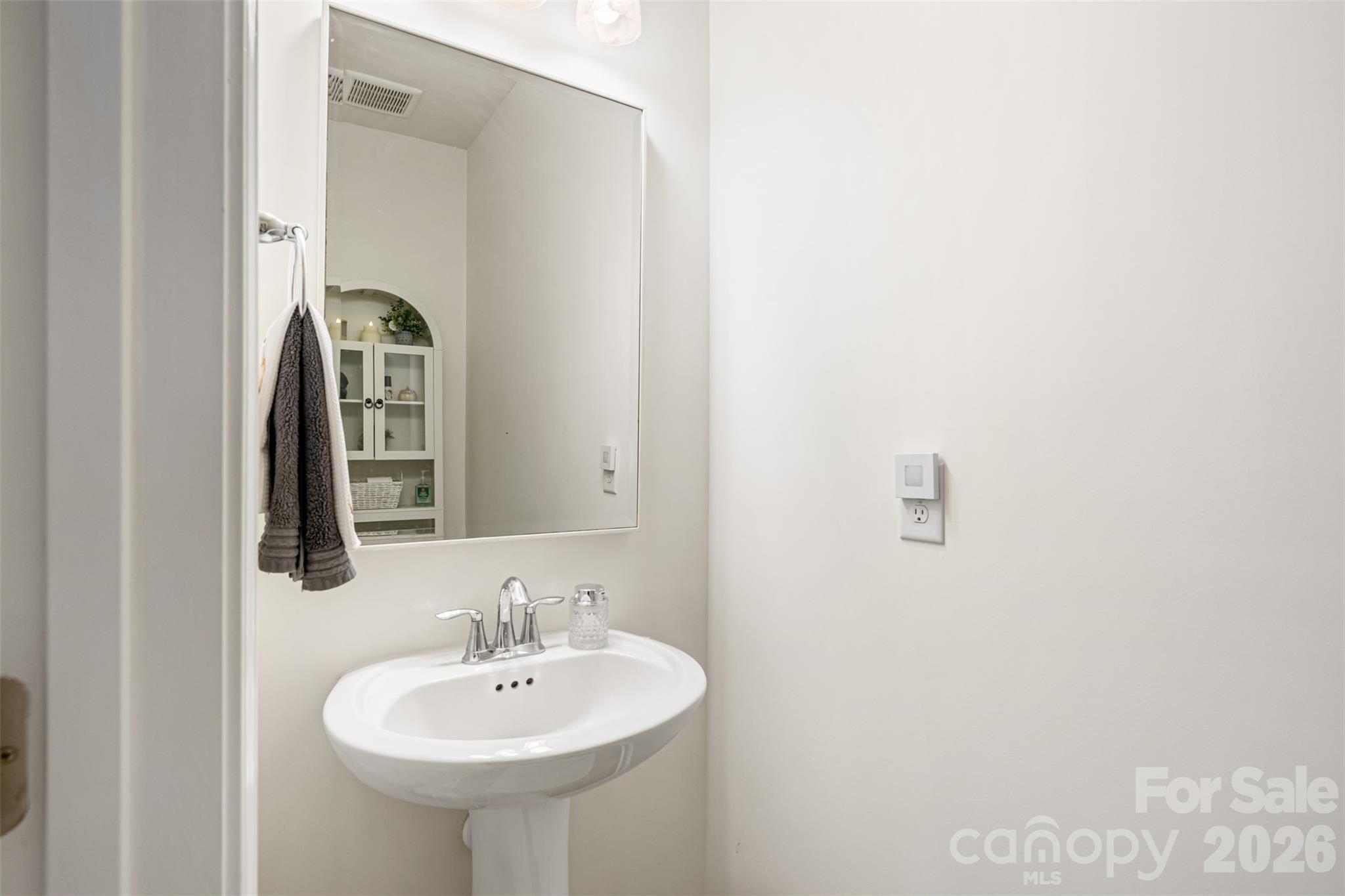 355 Kentmere Lane Property Photo 16