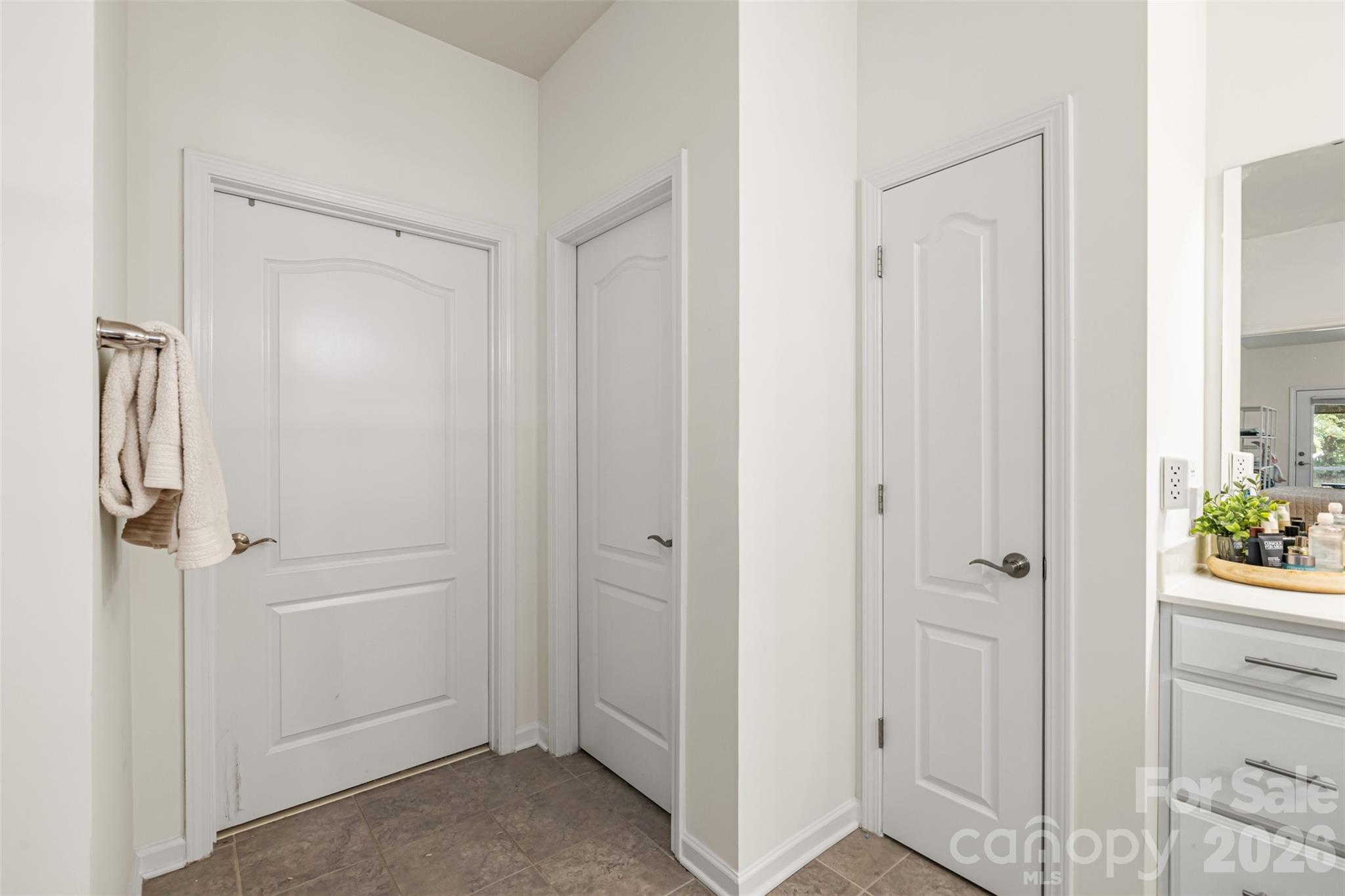 355 Kentmere Lane Property Photo 25