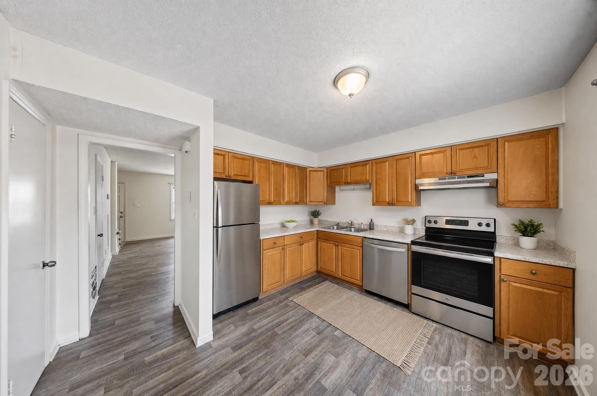 6835 Farmingdale Drive B Property Photo 5