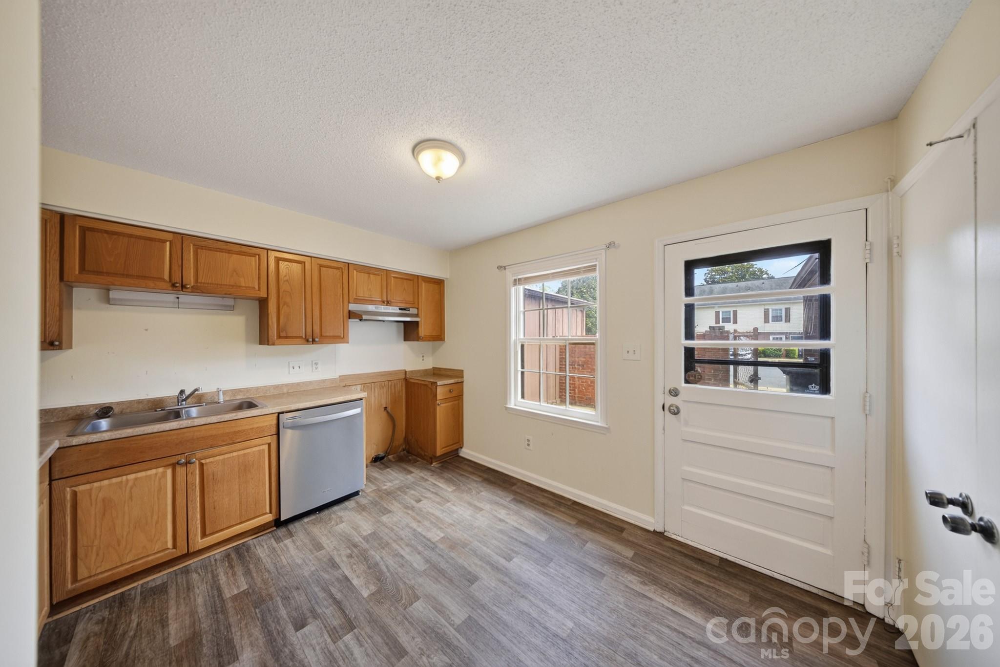 6835 Farmingdale Drive B Property Photo 6