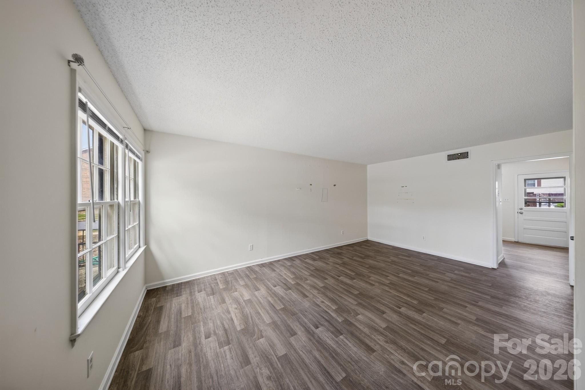 6835 Farmingdale Drive B Property Photo 10