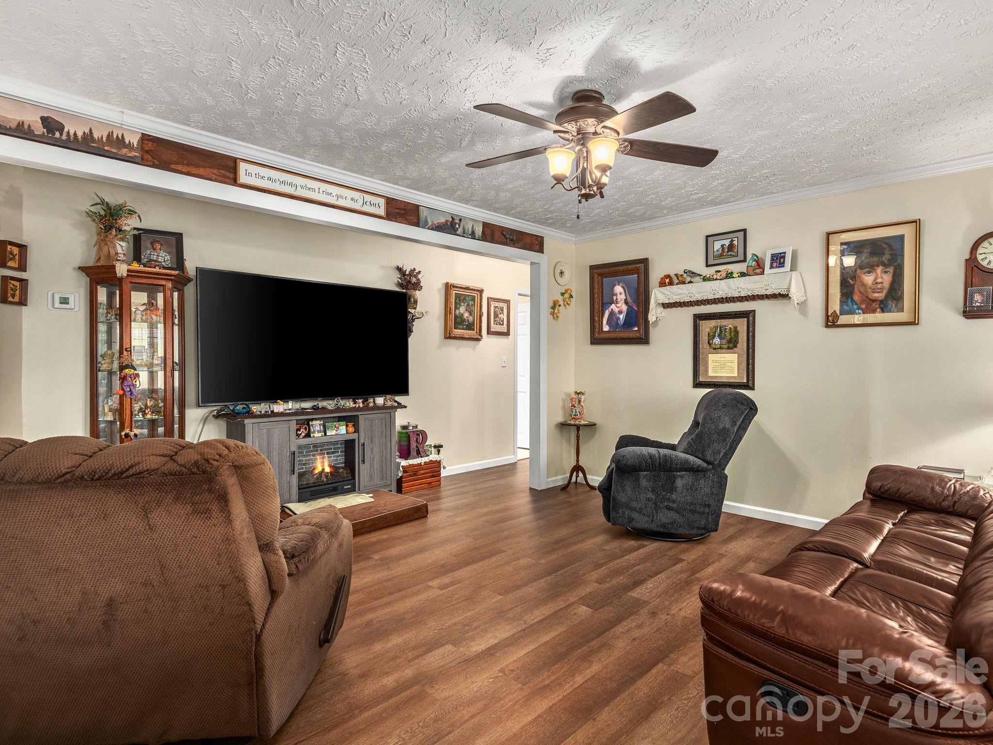 380 Green Acres Drive Property Photo 8