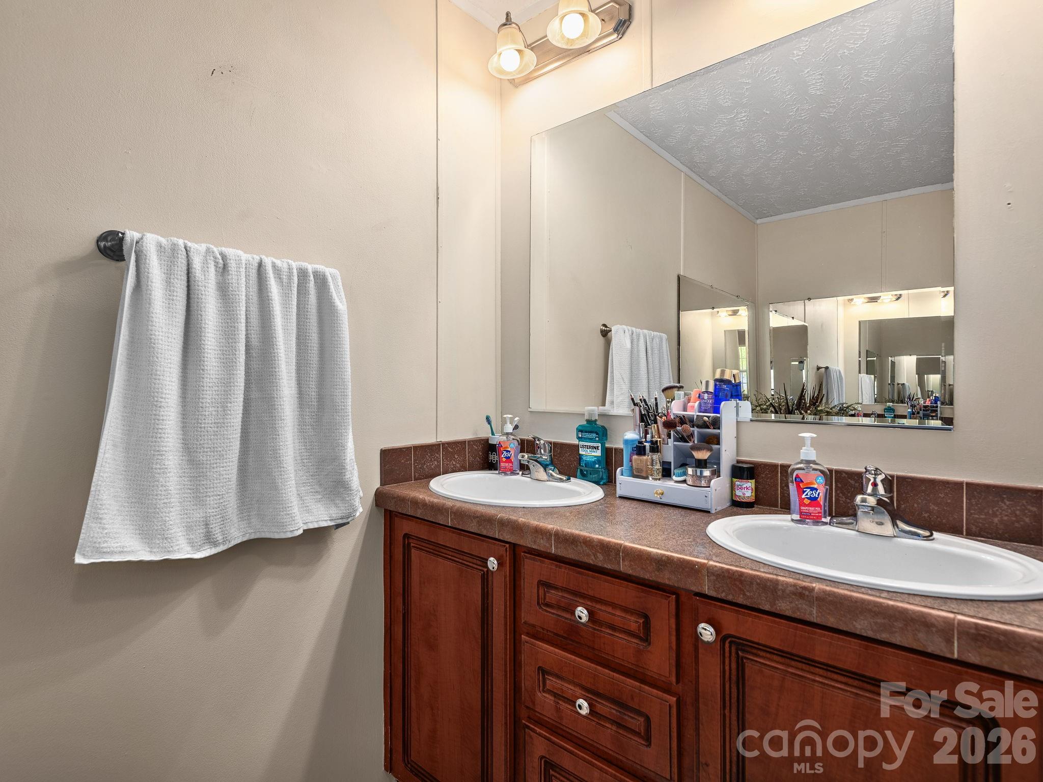 380 Green Acres Drive Property Photo 12