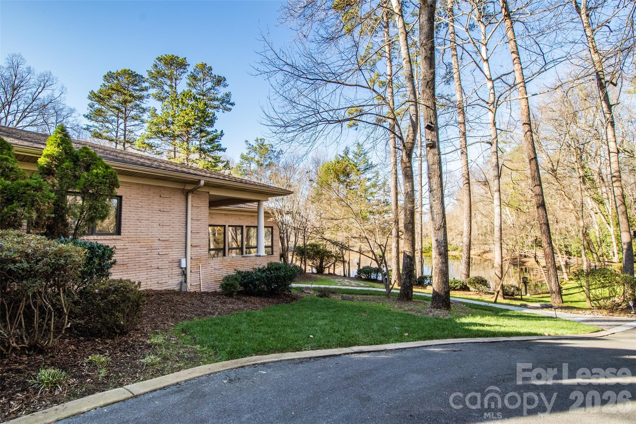 3911 Lakeside Drive Property Photo 3