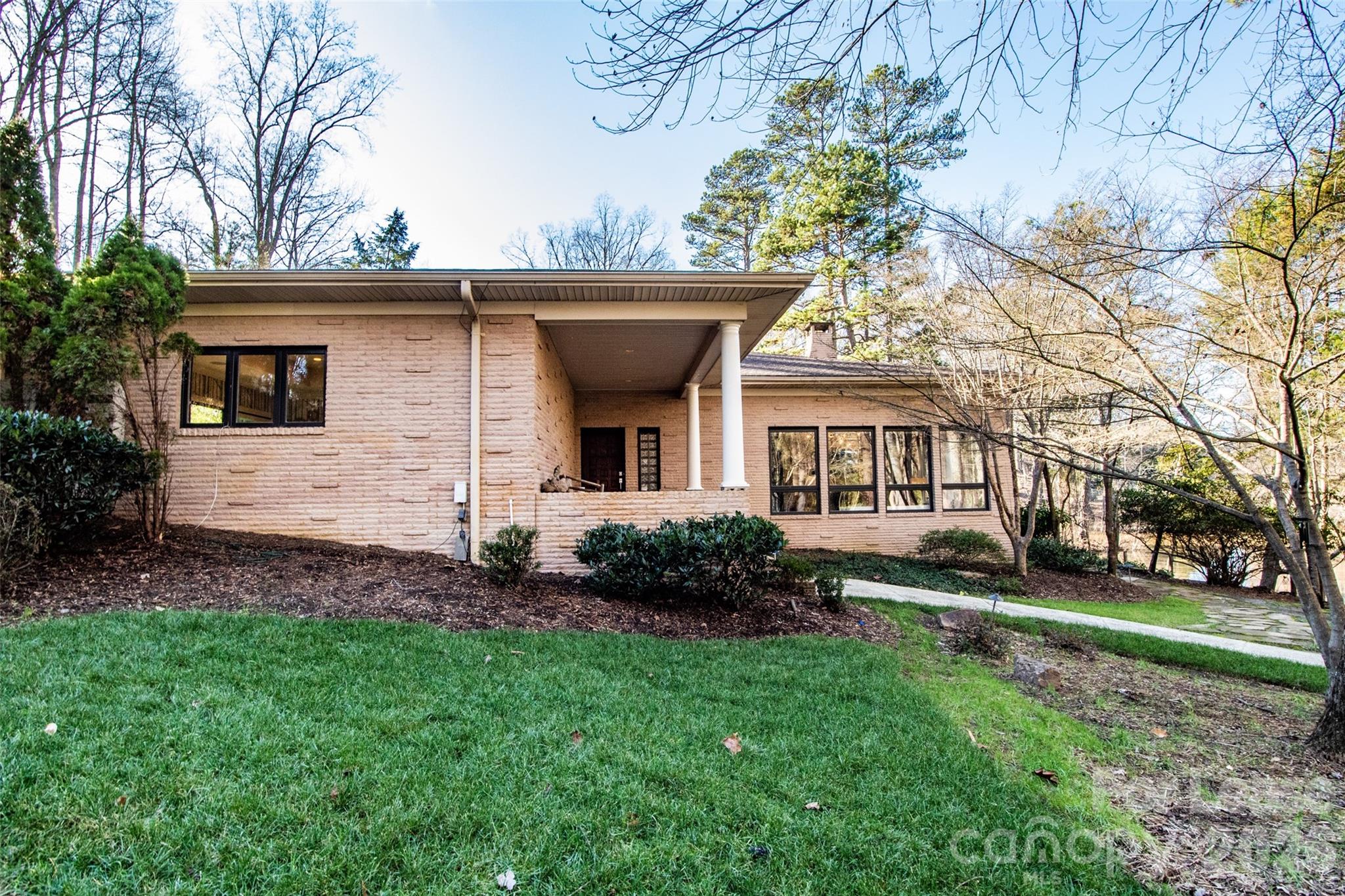3911 Lakeside Drive Property Photo 6