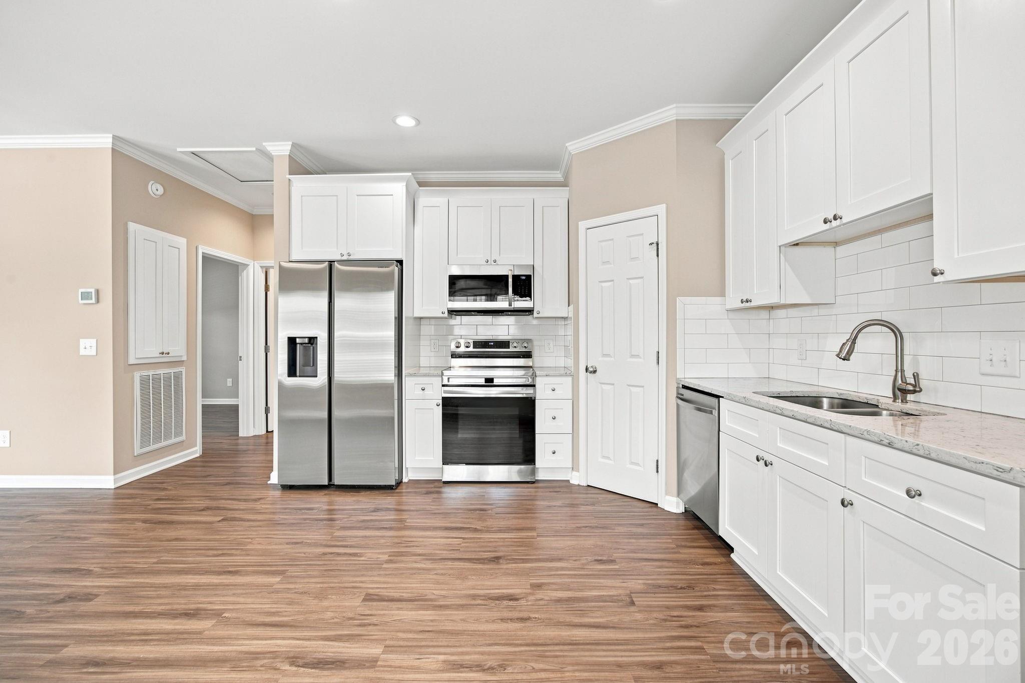 221 York Avenue Property Photo 9