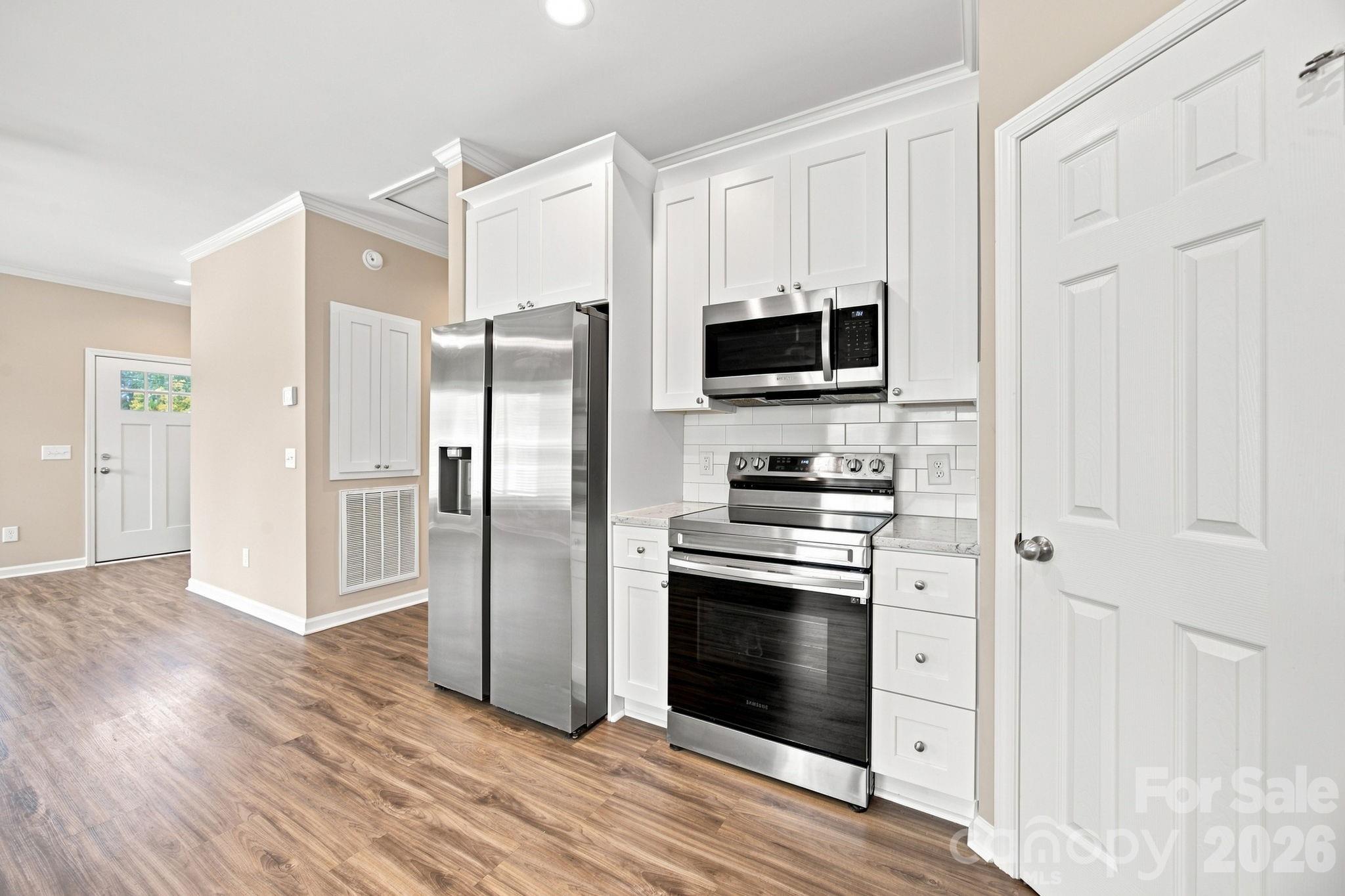 221 York Avenue Property Photo 10